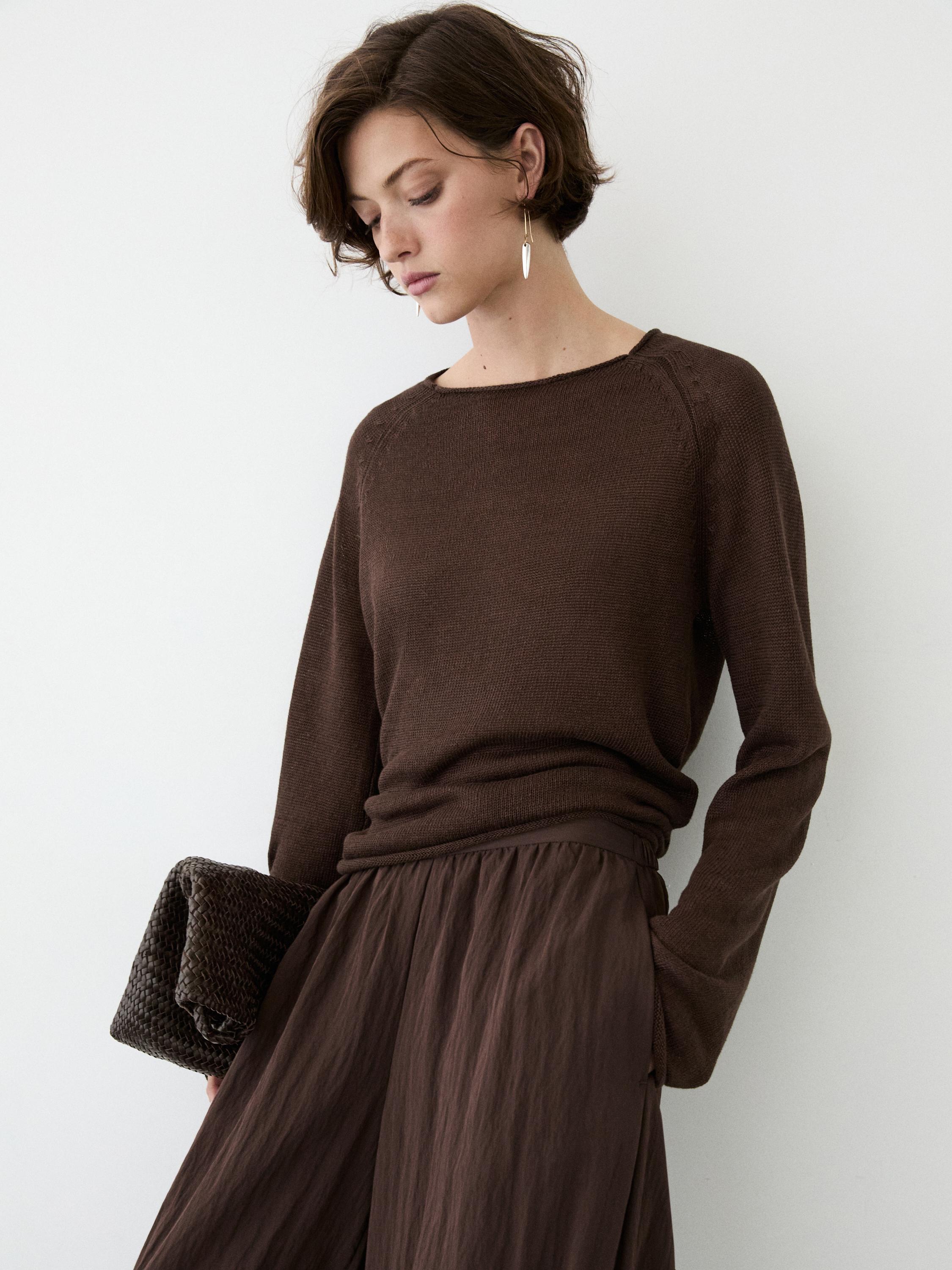 سويتر محاك بياقة دائرية من الكتان