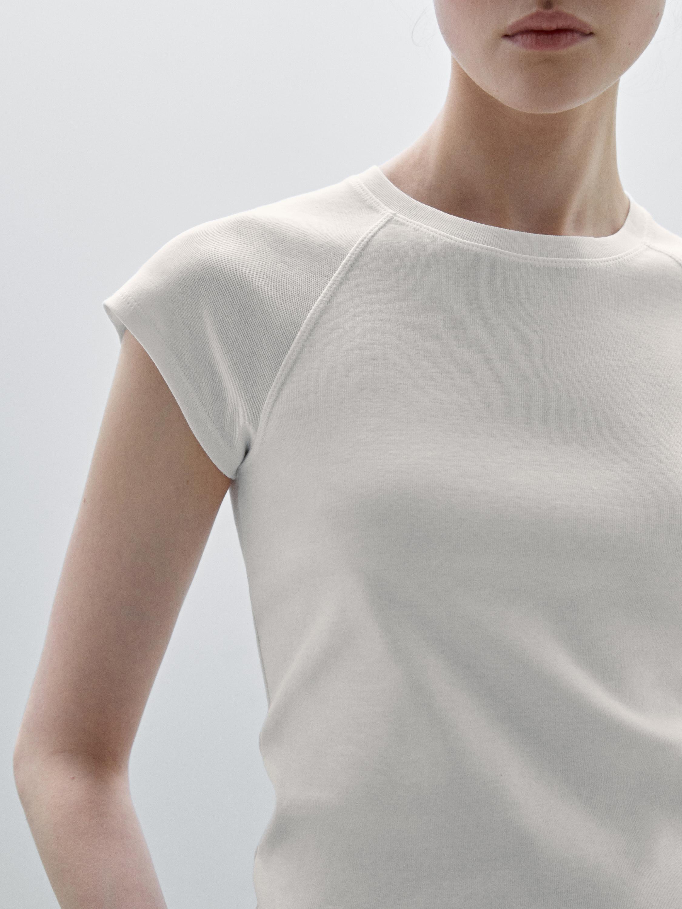 100% cotton fitted raglan sleeve T-shirt