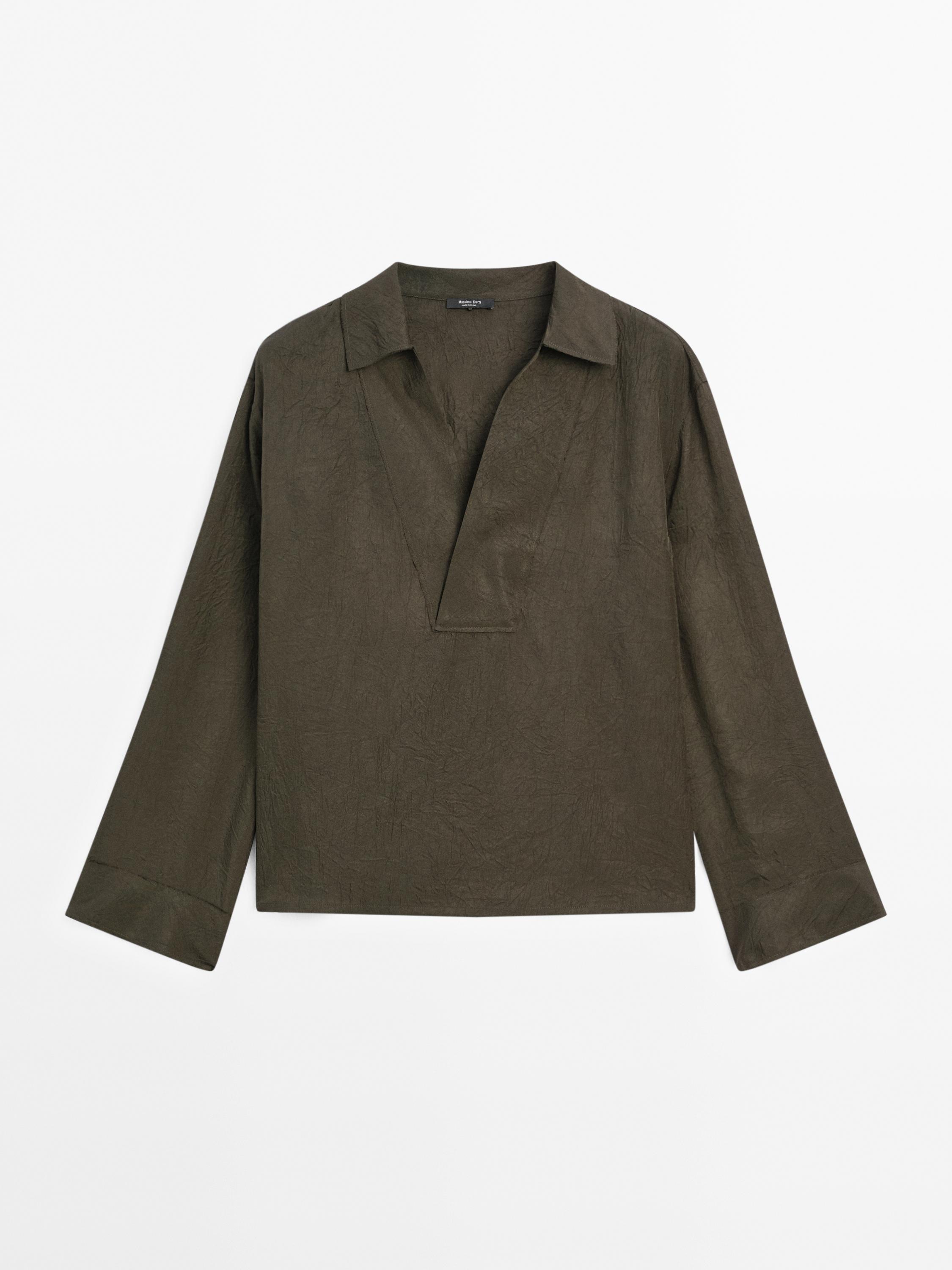 Fließende Bluse mit Polokragen