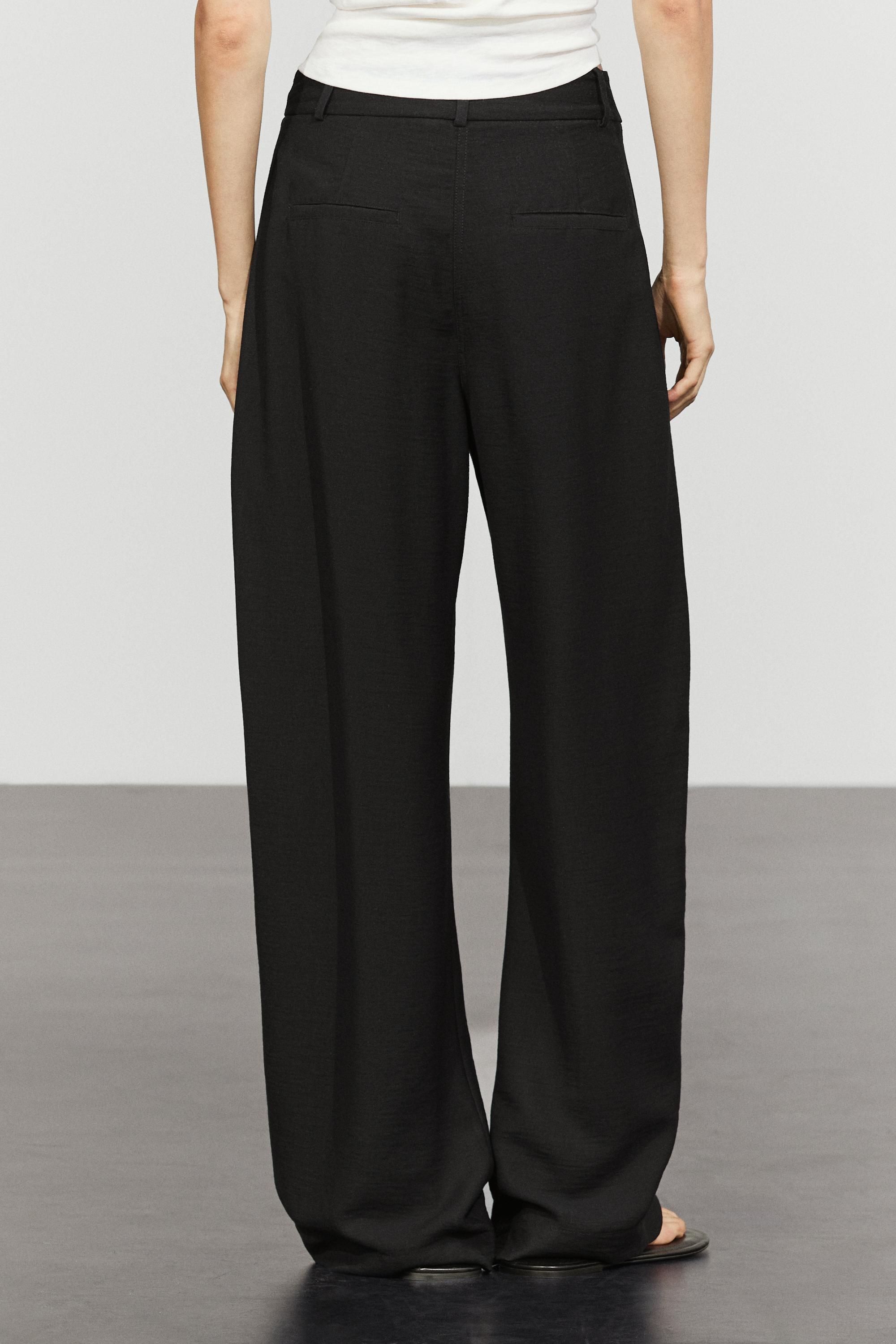 Pleated barrel fit pants — BLACK