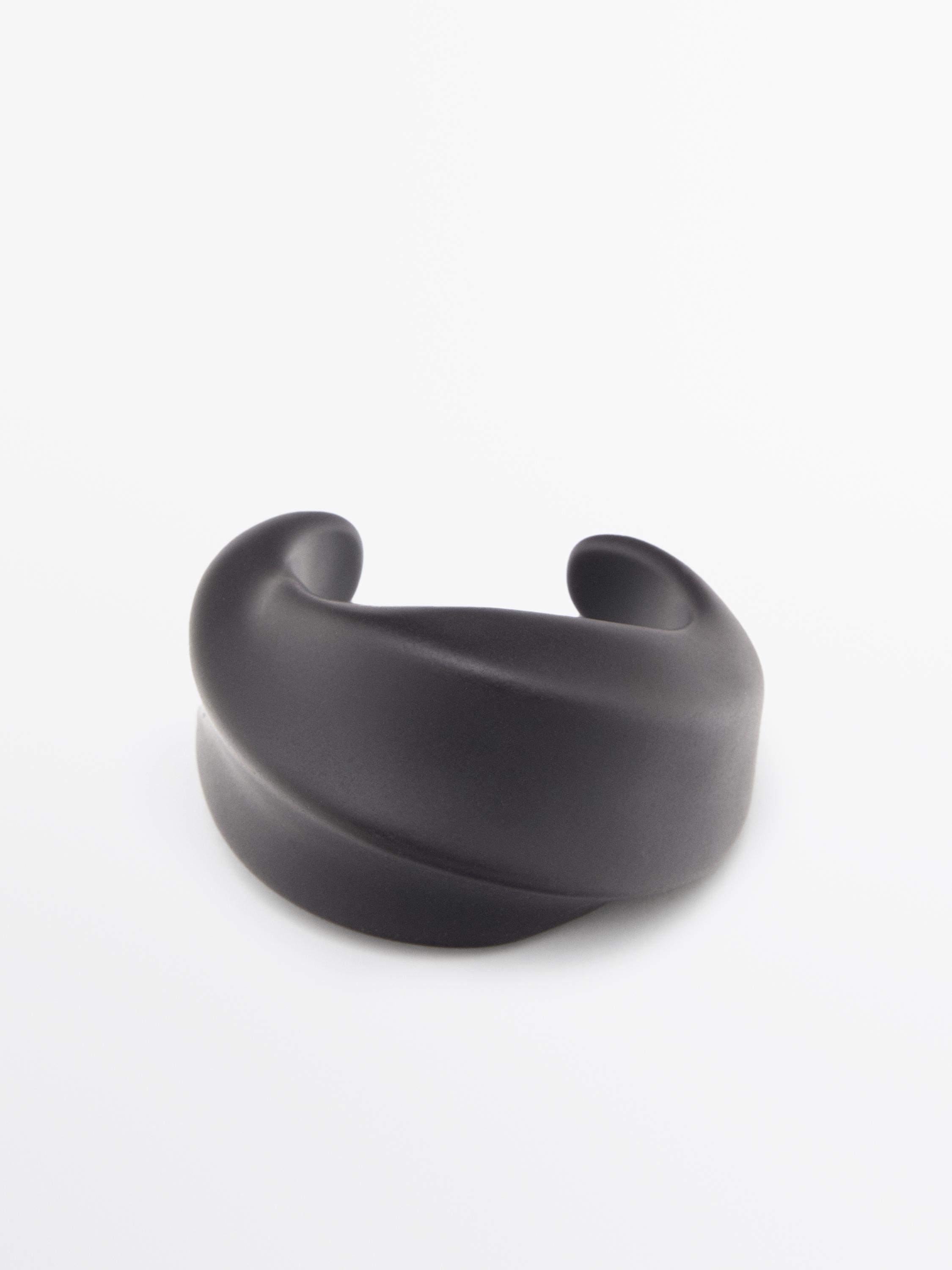 Wide moulded bracelet — BROWN