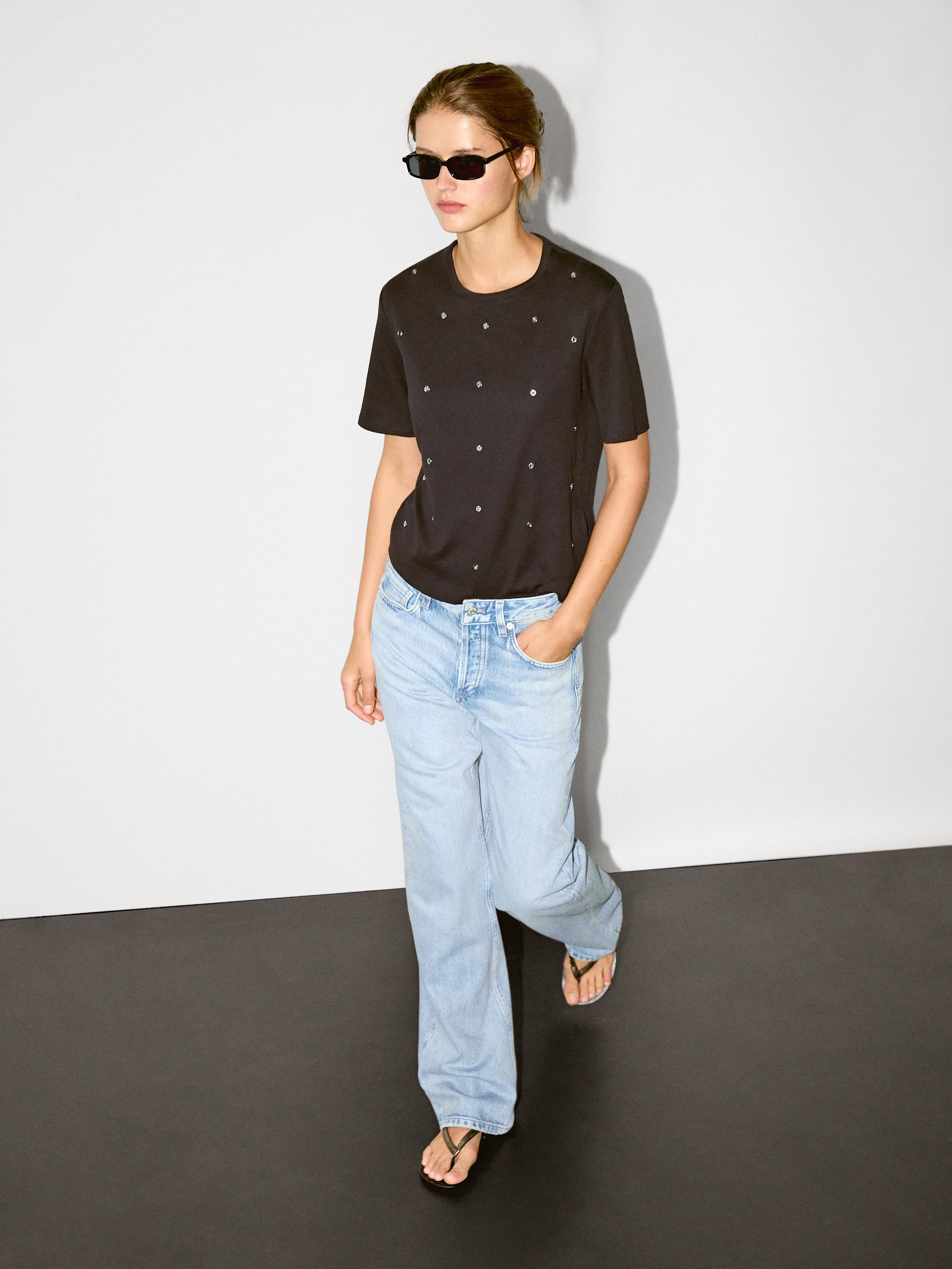 Oversized T-shirt with eyelets