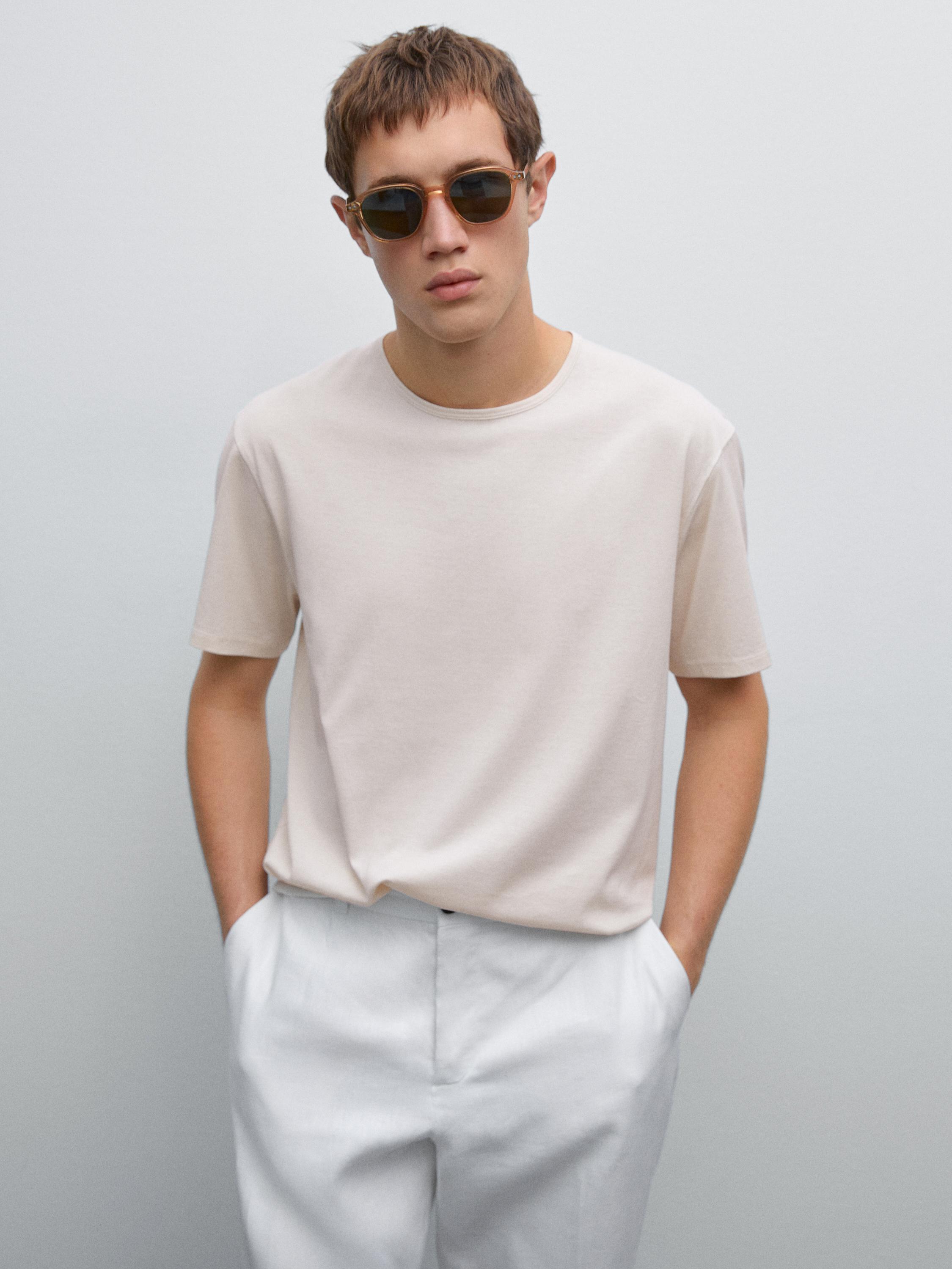 Lightweight 100% cotton T-shirt
