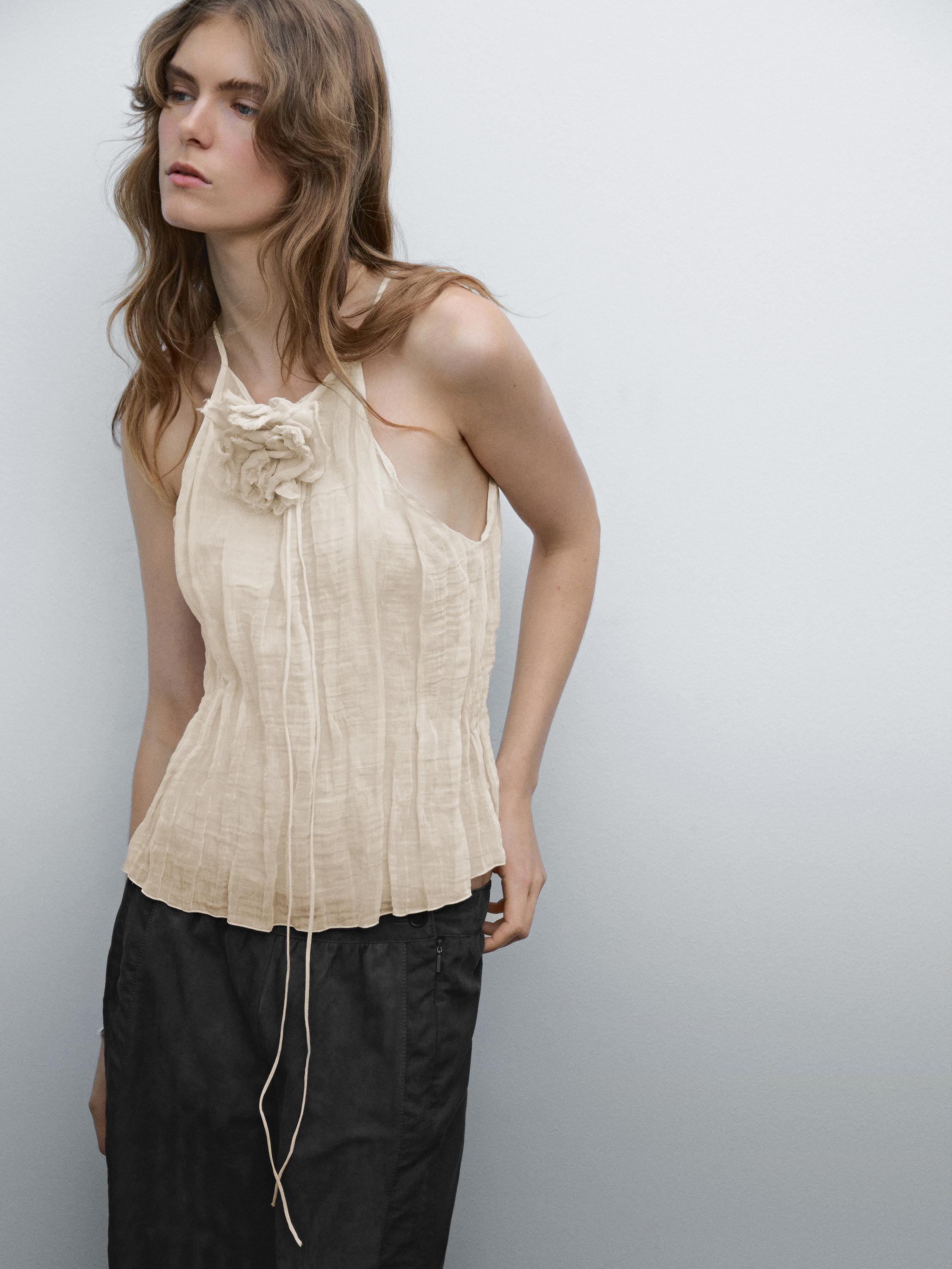 Top halter detalle flor