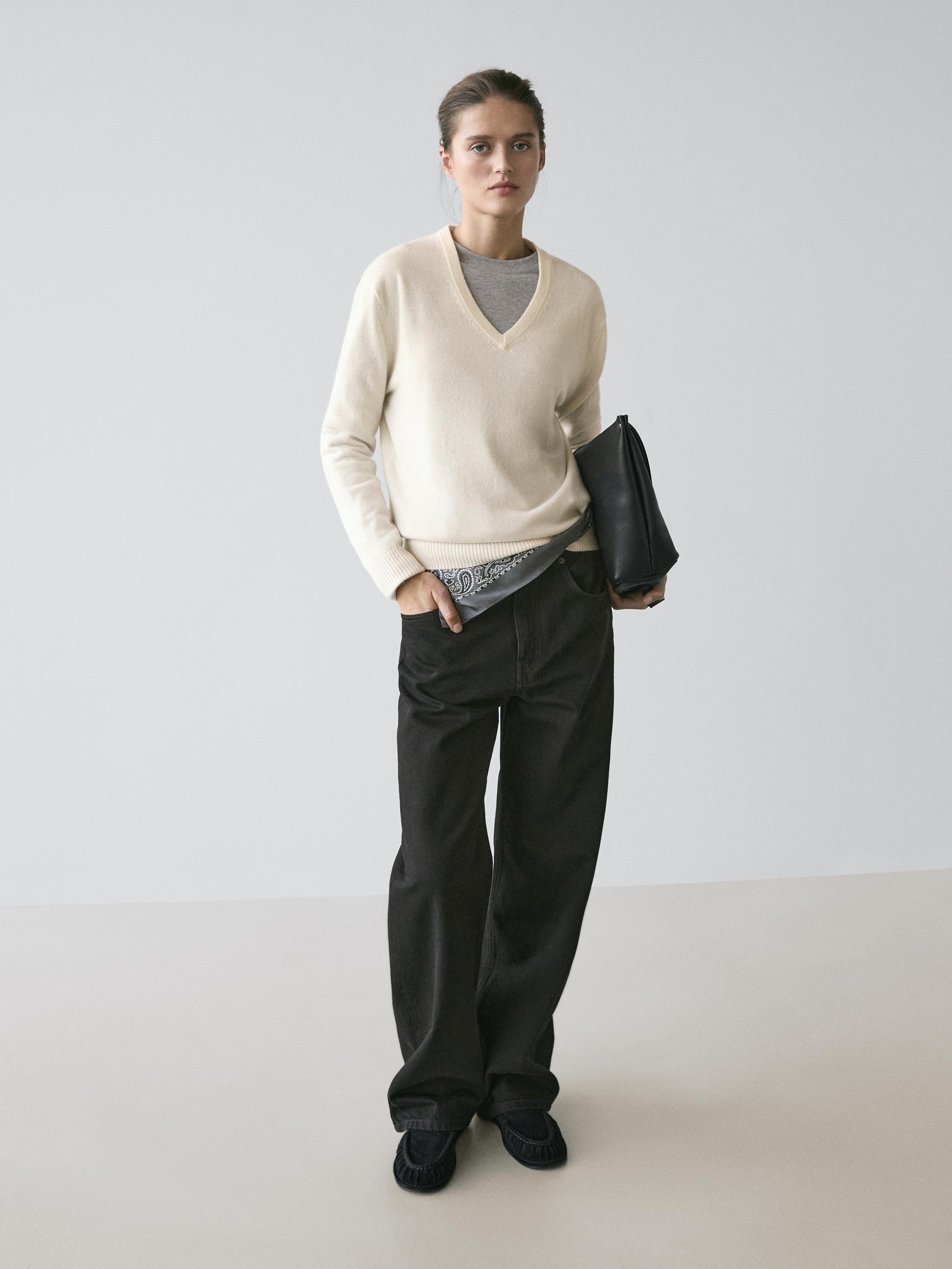 Knit 100% cashmere V-neck sweater
