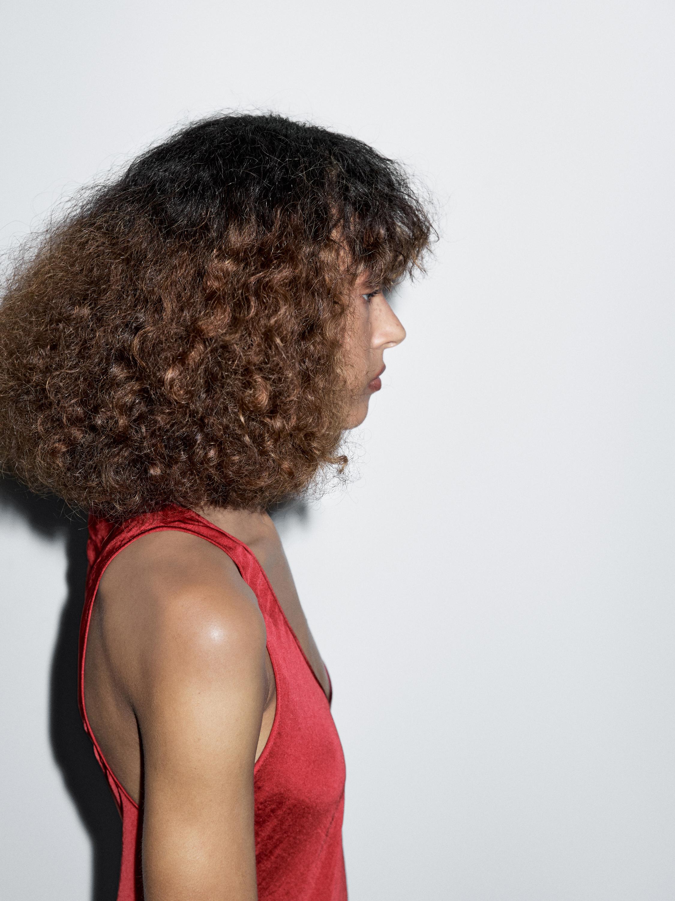 Long satin dress with round neckline