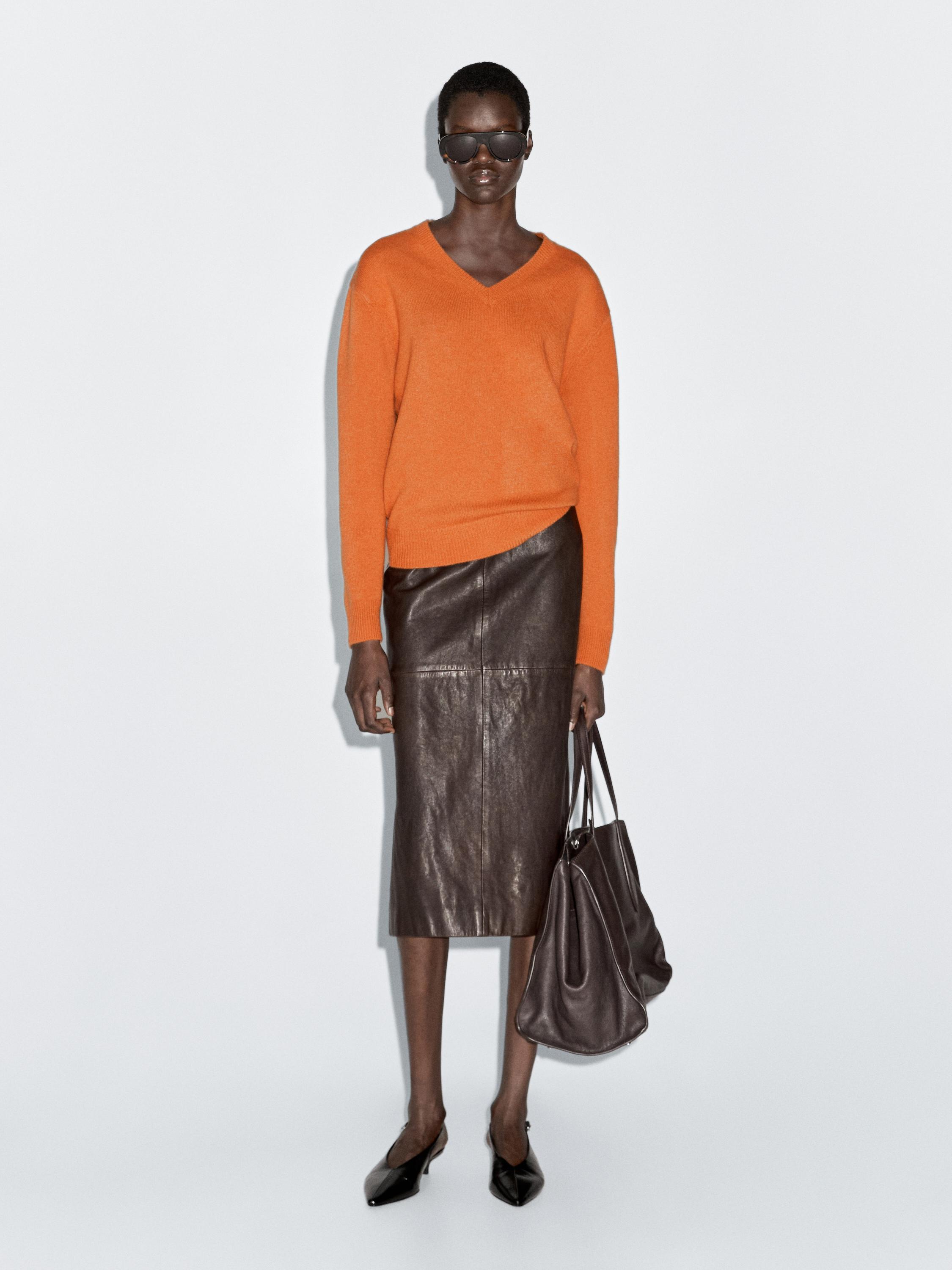 V-neck knitted jumper