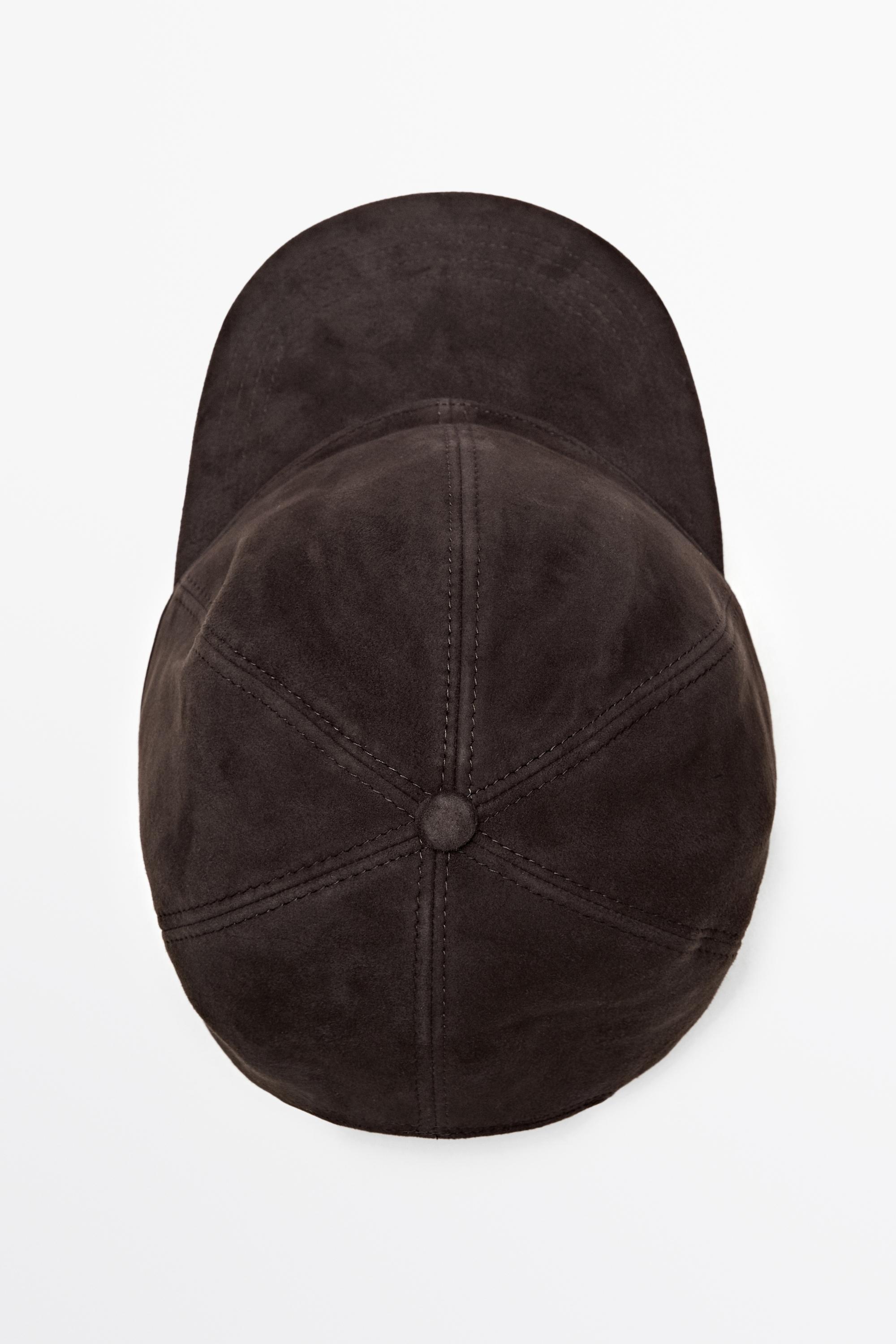 Suede leather cap — BROWN
