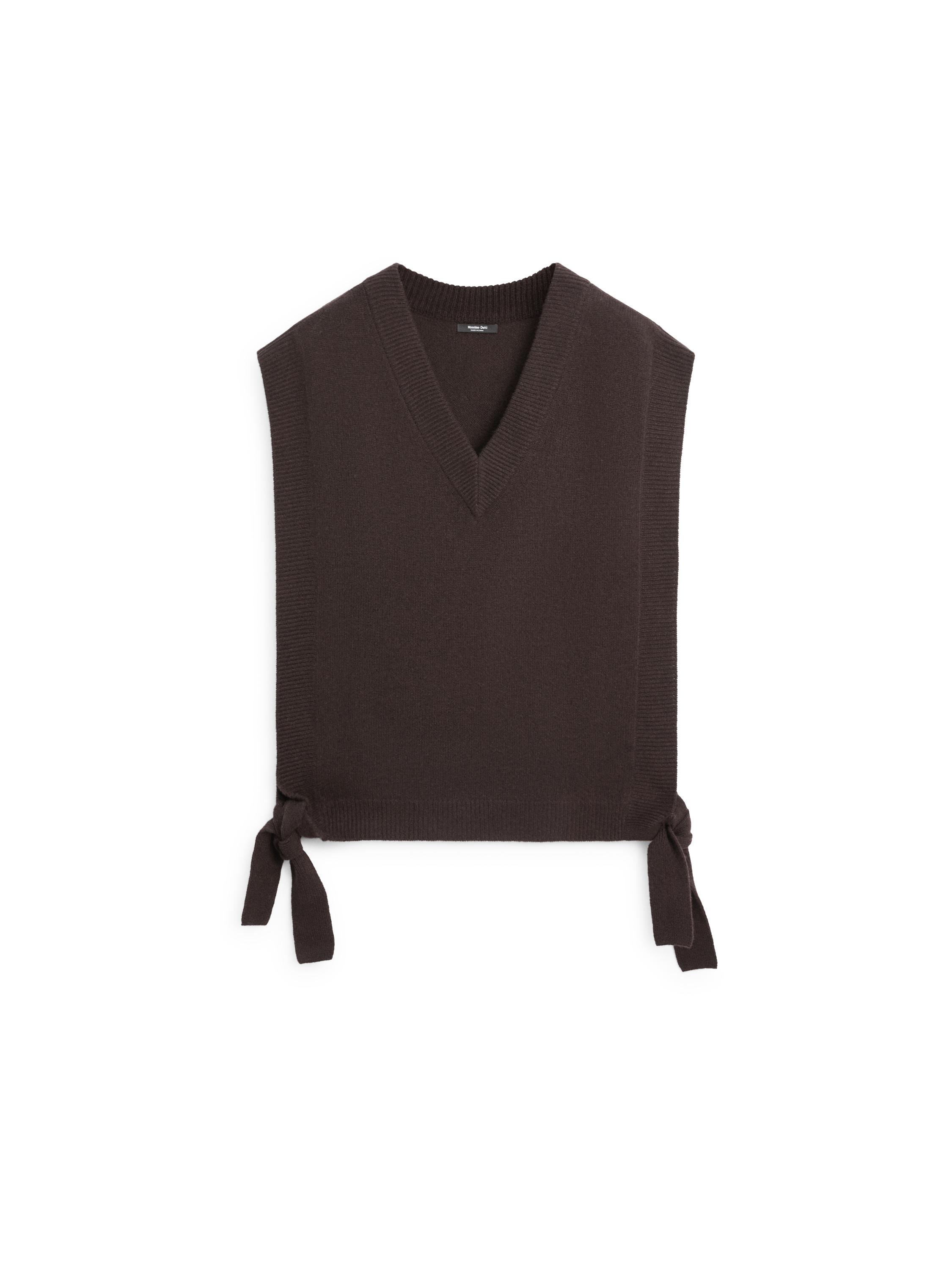 V-neck bib with tie details — BROWN