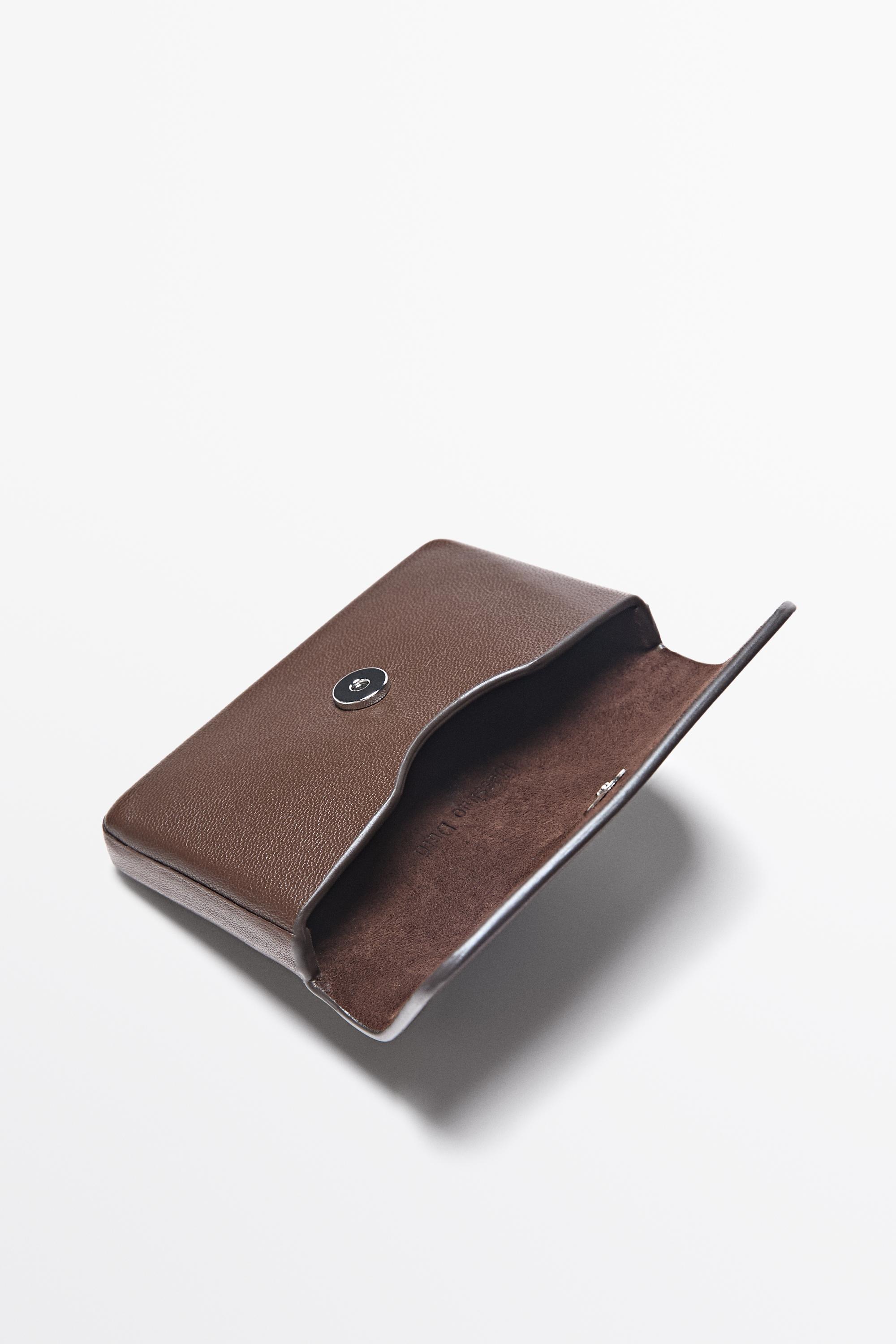 Crocodile-textured leather card holder