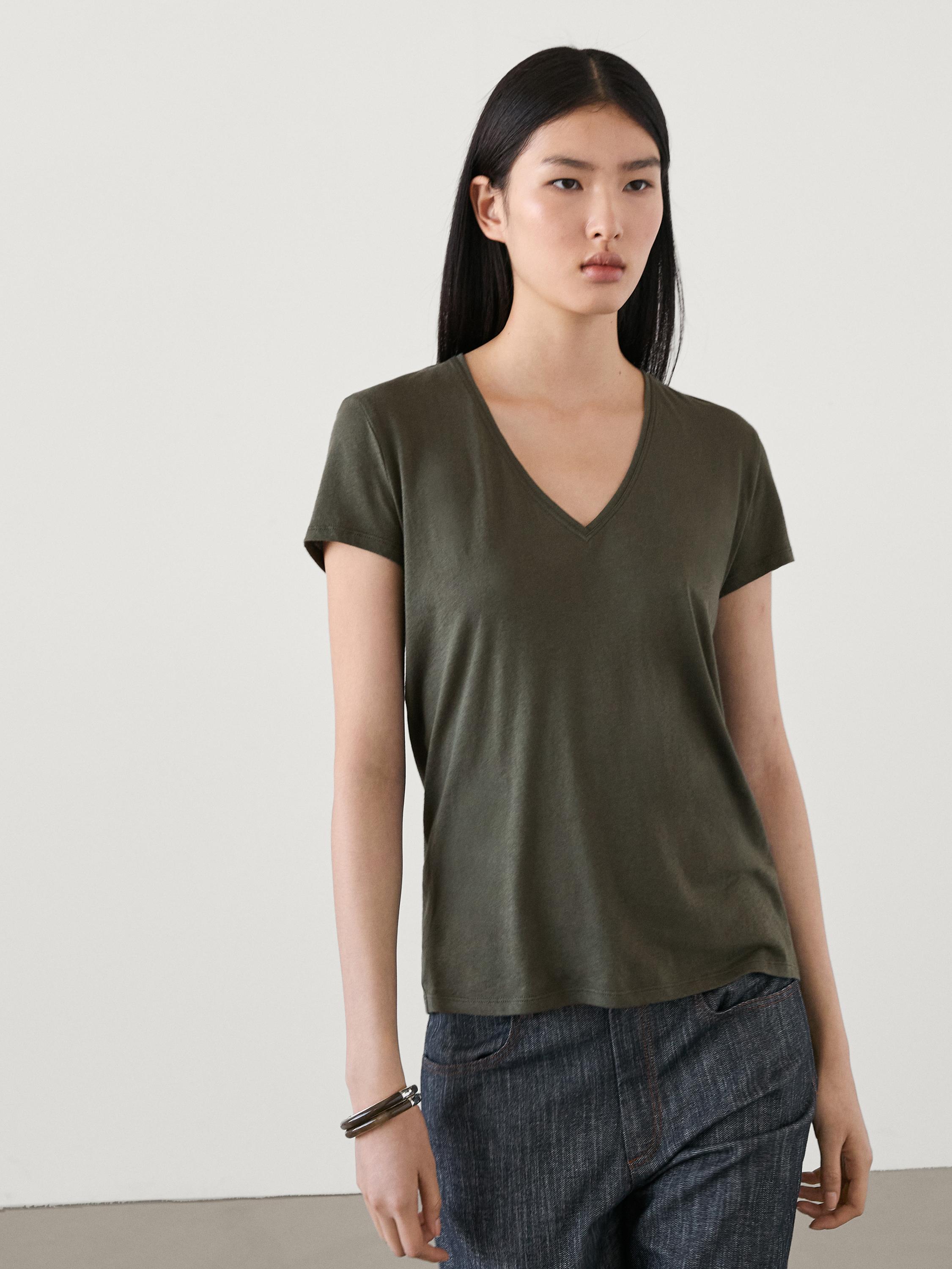 Camiseta algodón cuello pico