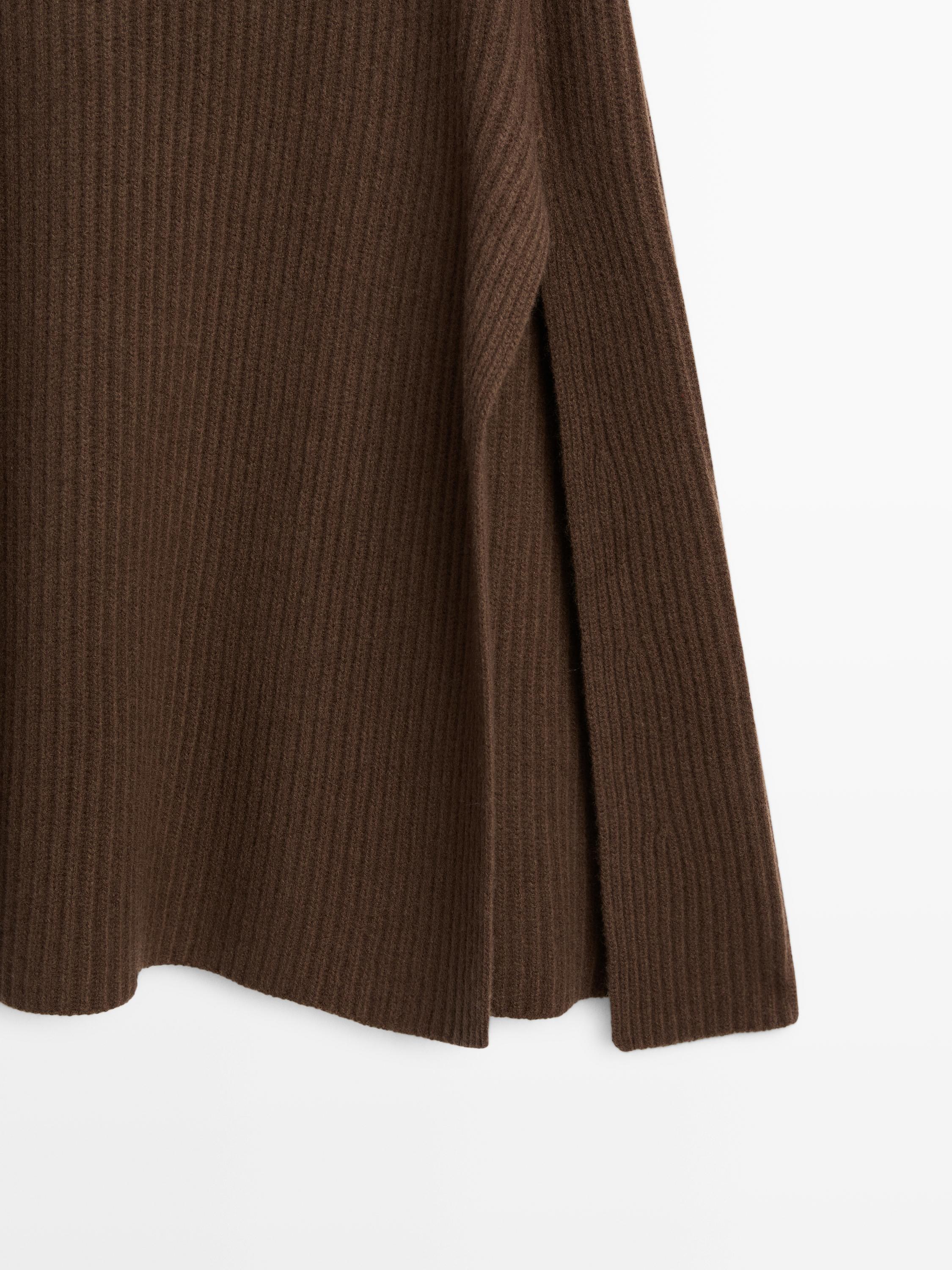 Pull en maille oversize à col en V · Marron · Pulls | Massimo Dutti Pull en maille oversize à col en V · Marron · Pulls | Massimo Dutti