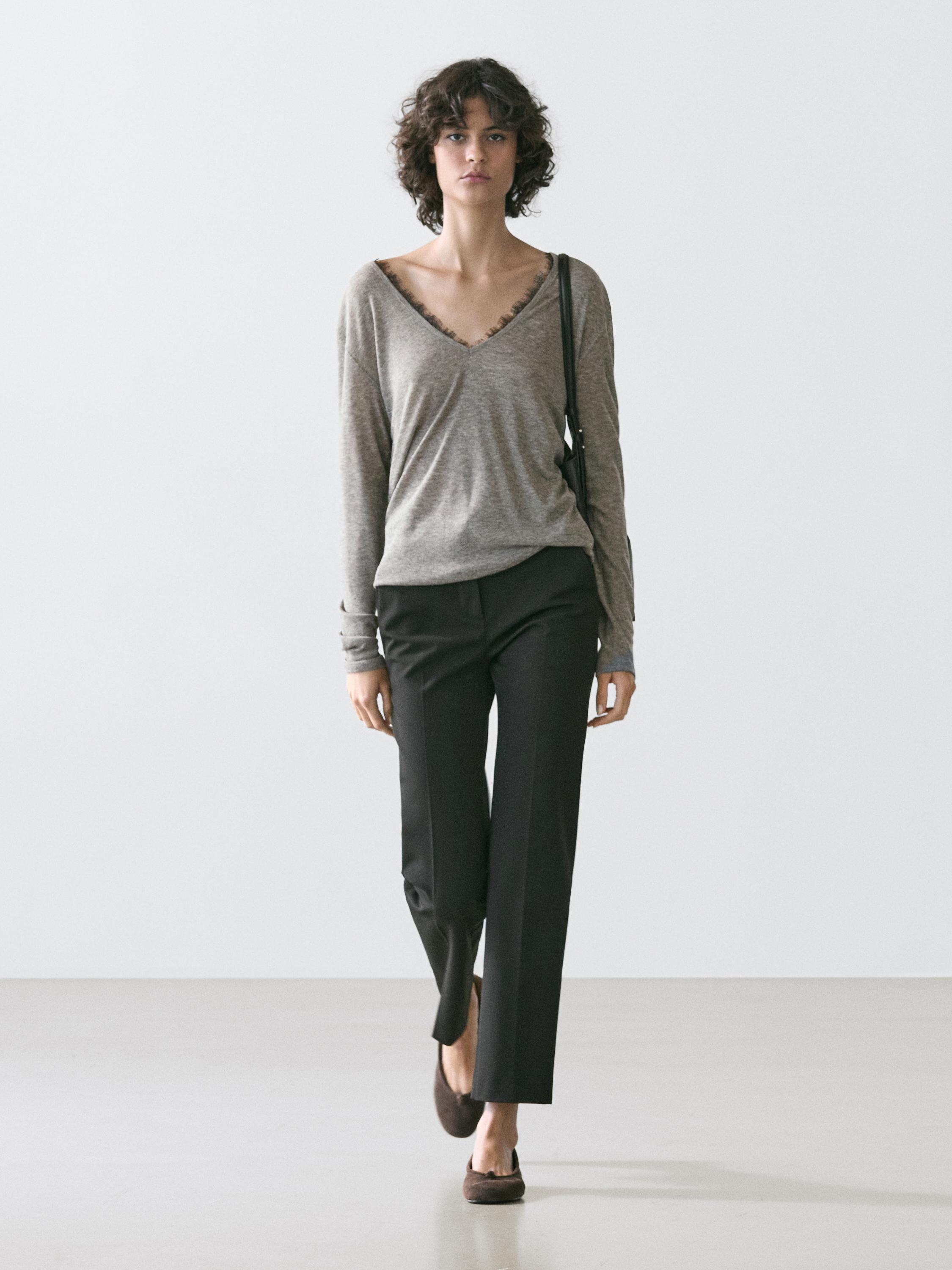 T-shirt col V à dentelle