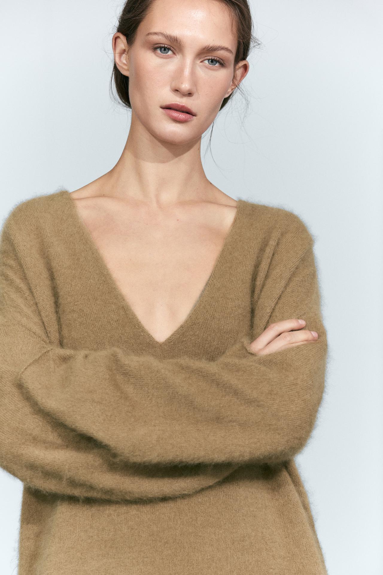 Oversize v-neck knit sweater — Olive