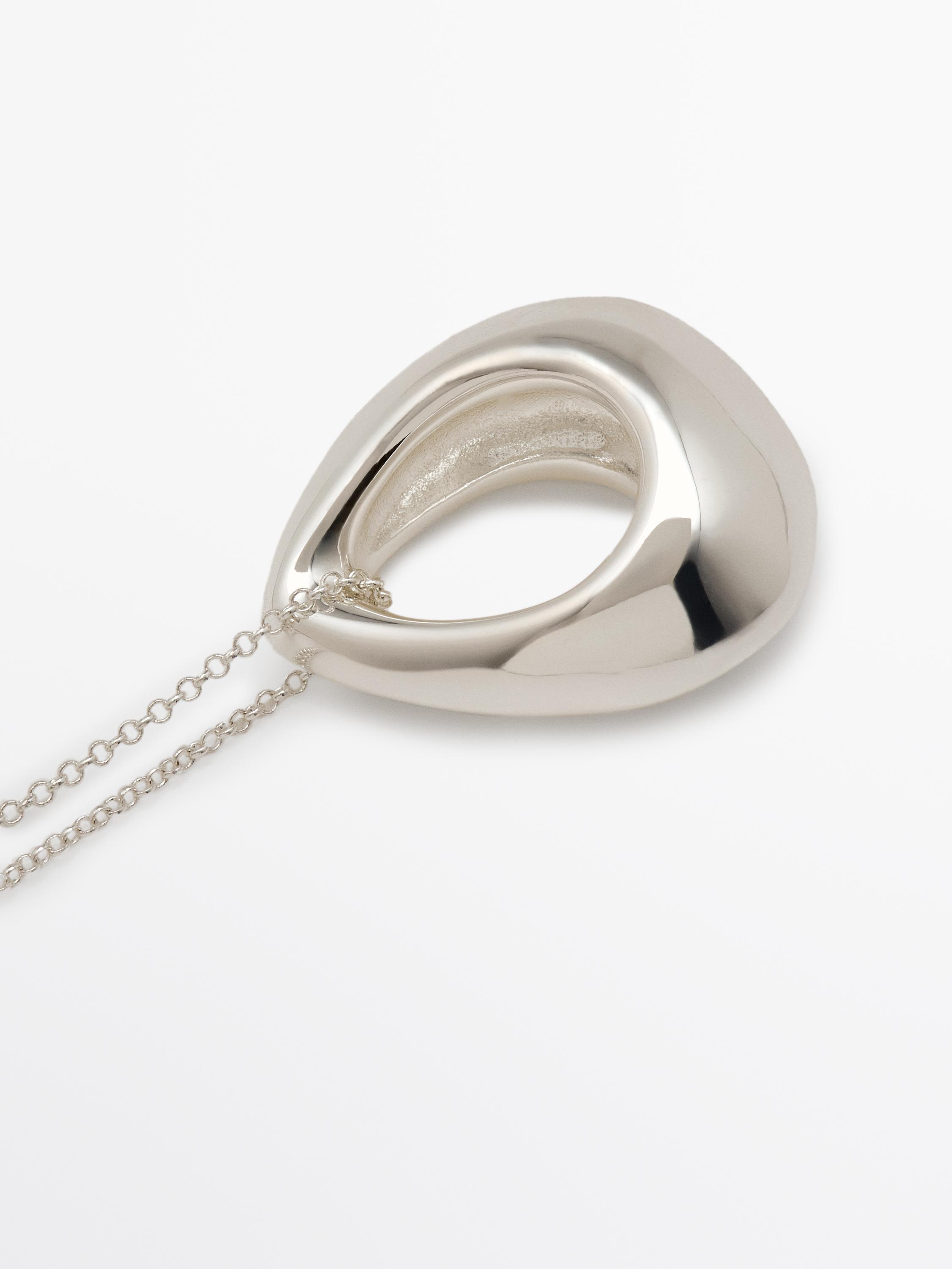 Necklace with oval pendant