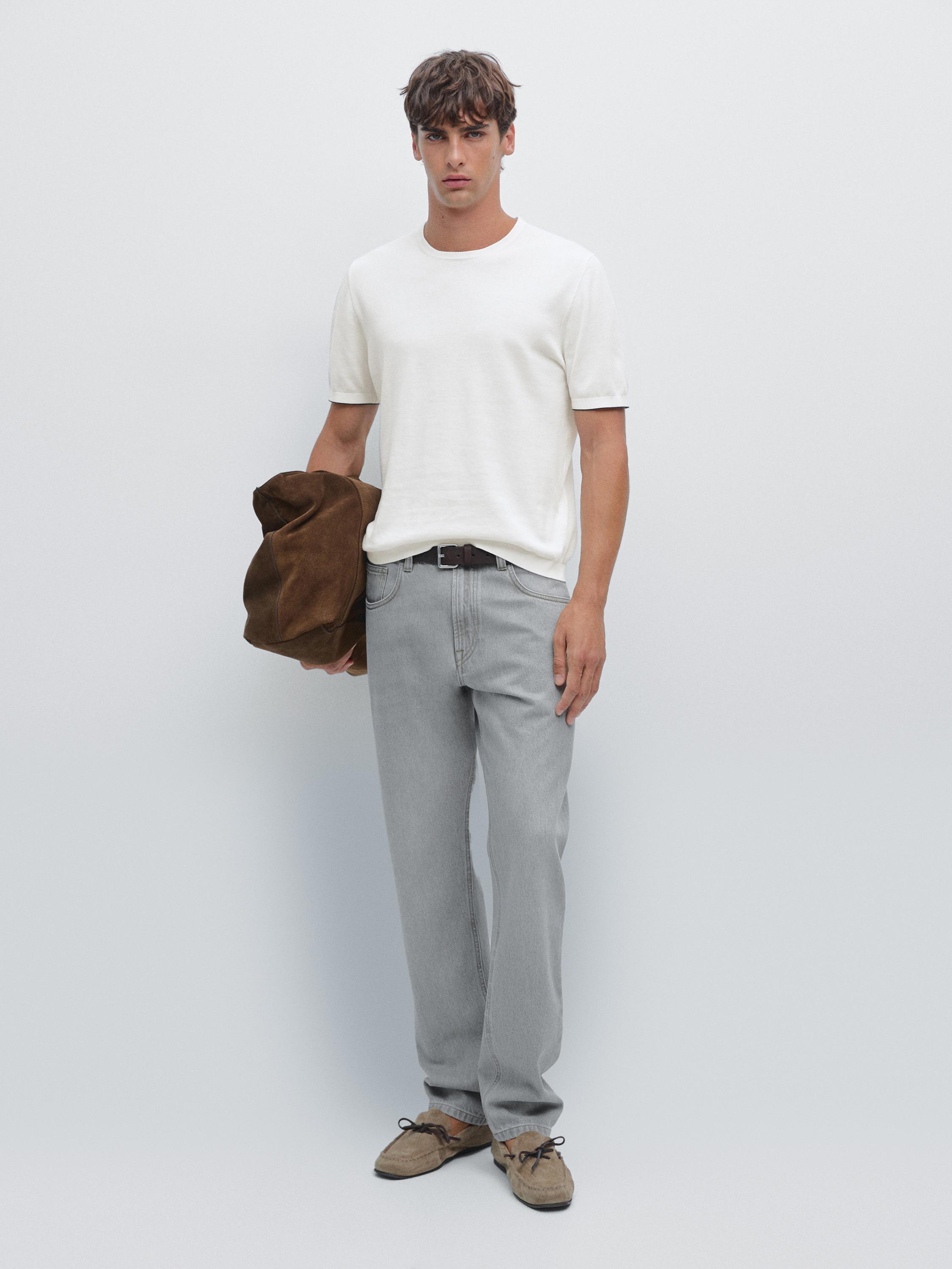 تيشرت محاك بأكمام قصيرة وتفصيل ملون