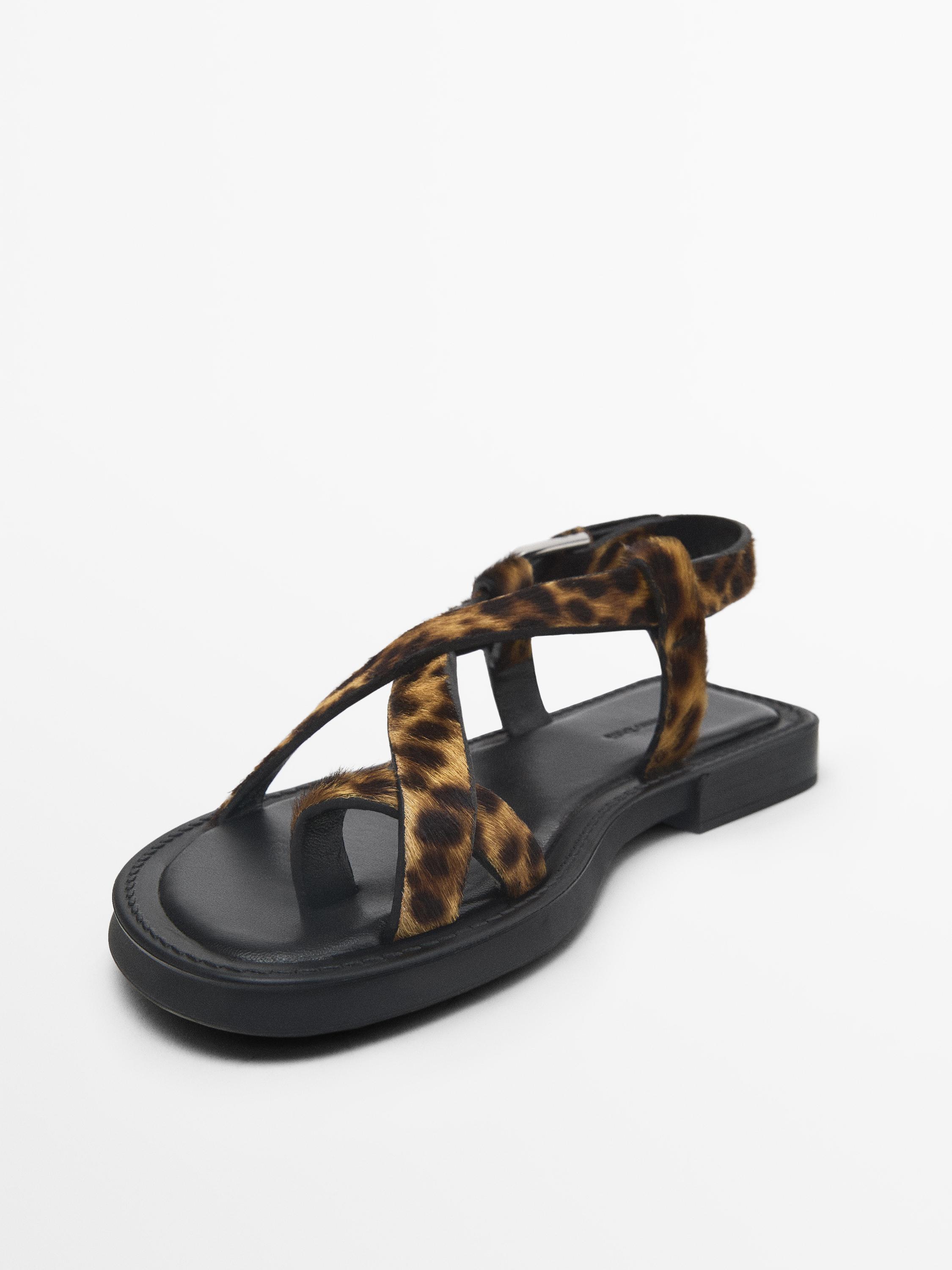 Sandalia pelo animal print