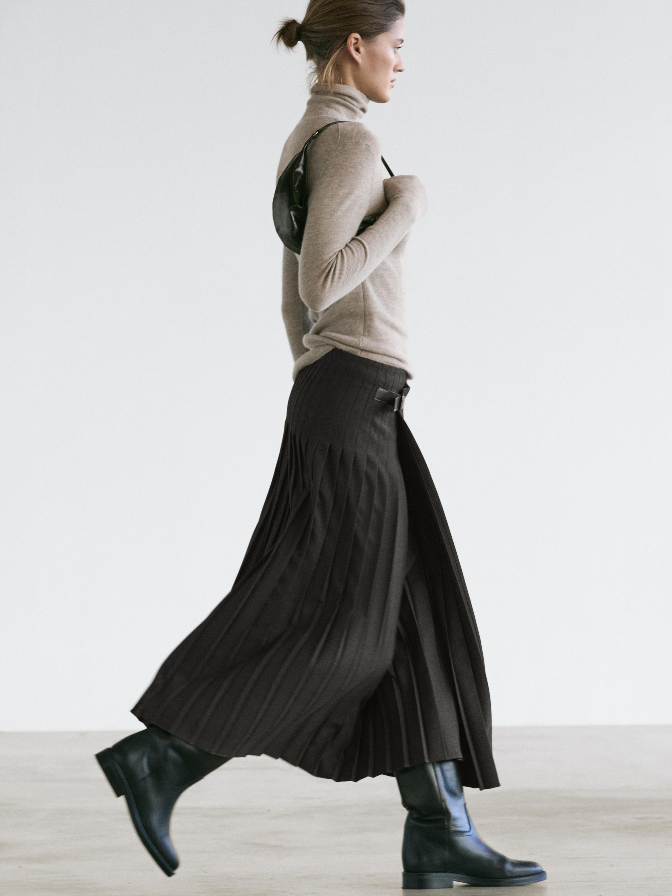 Pleated midi skirt with appliqué