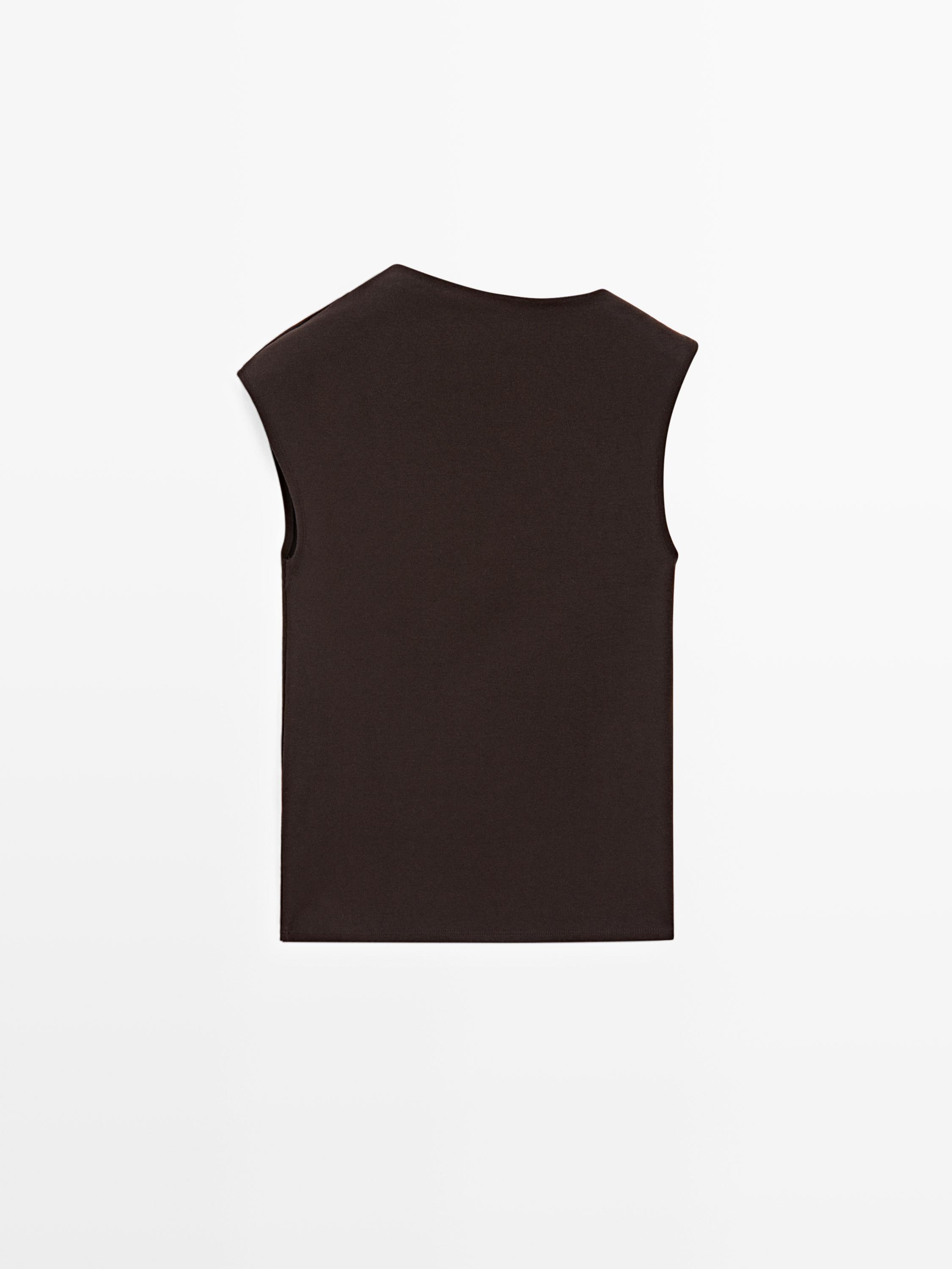 Broş detaylı asimetrik top