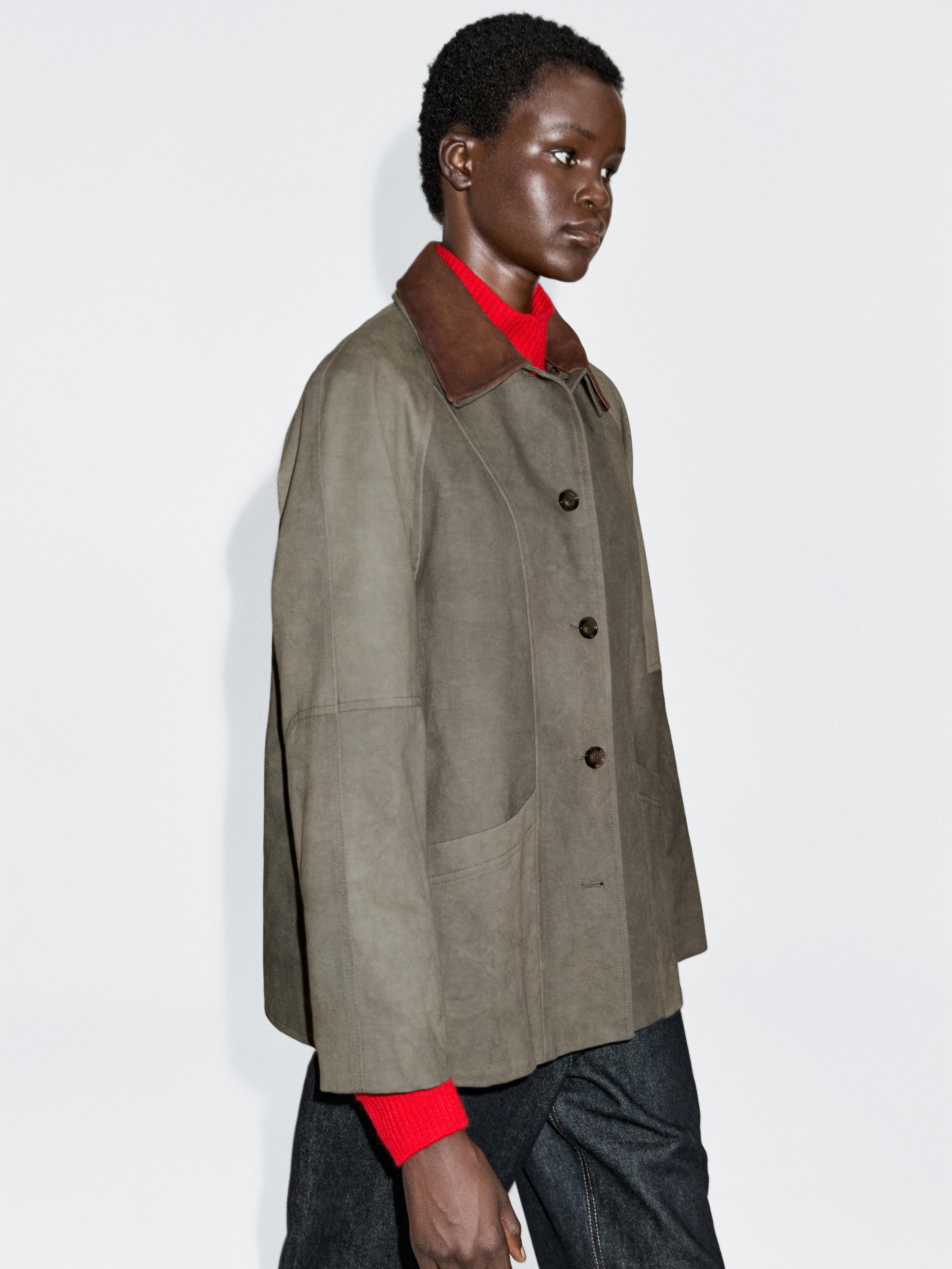 Water-repellent jacket with layered collar