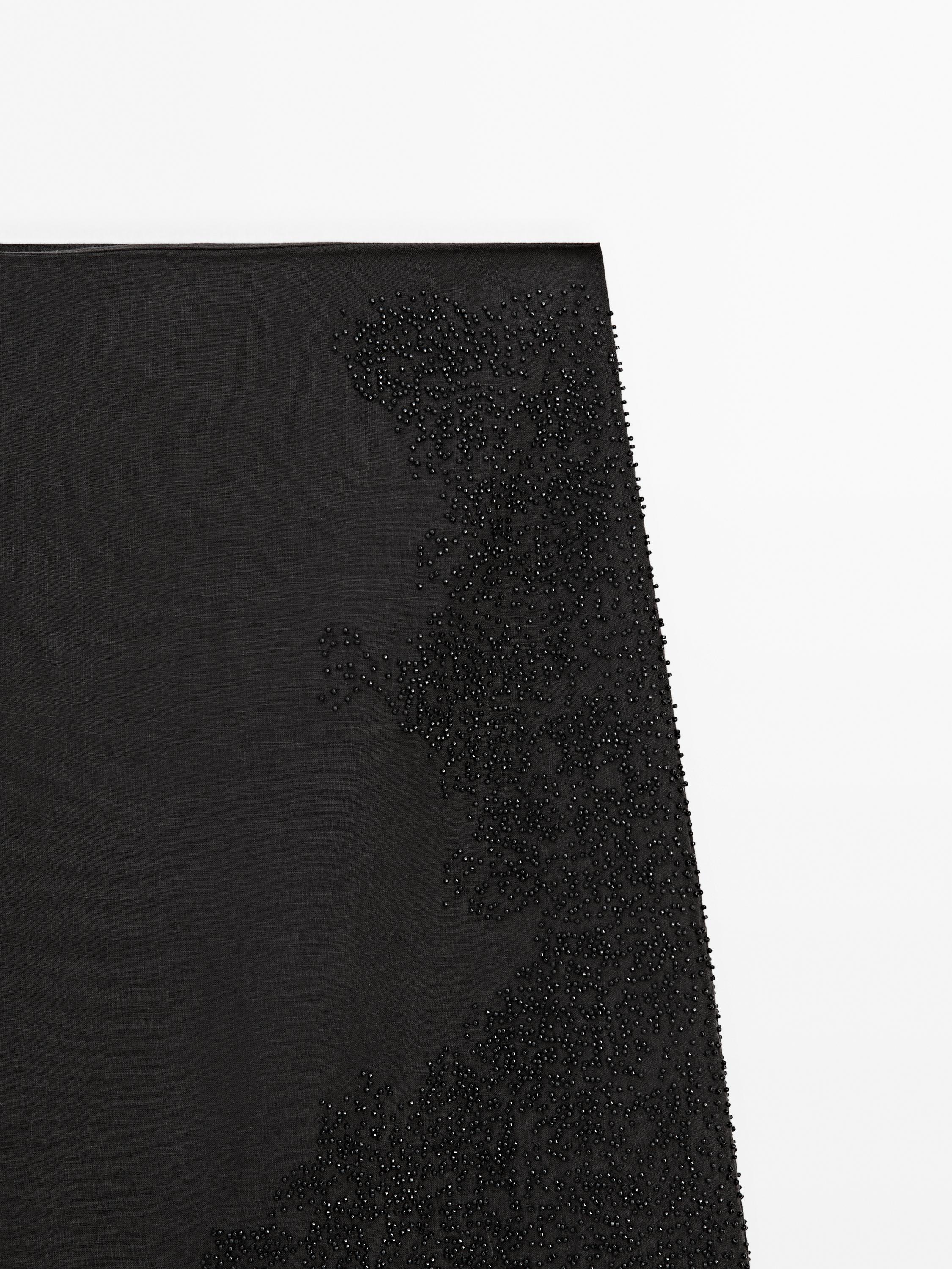 Midi skirt with embroidery