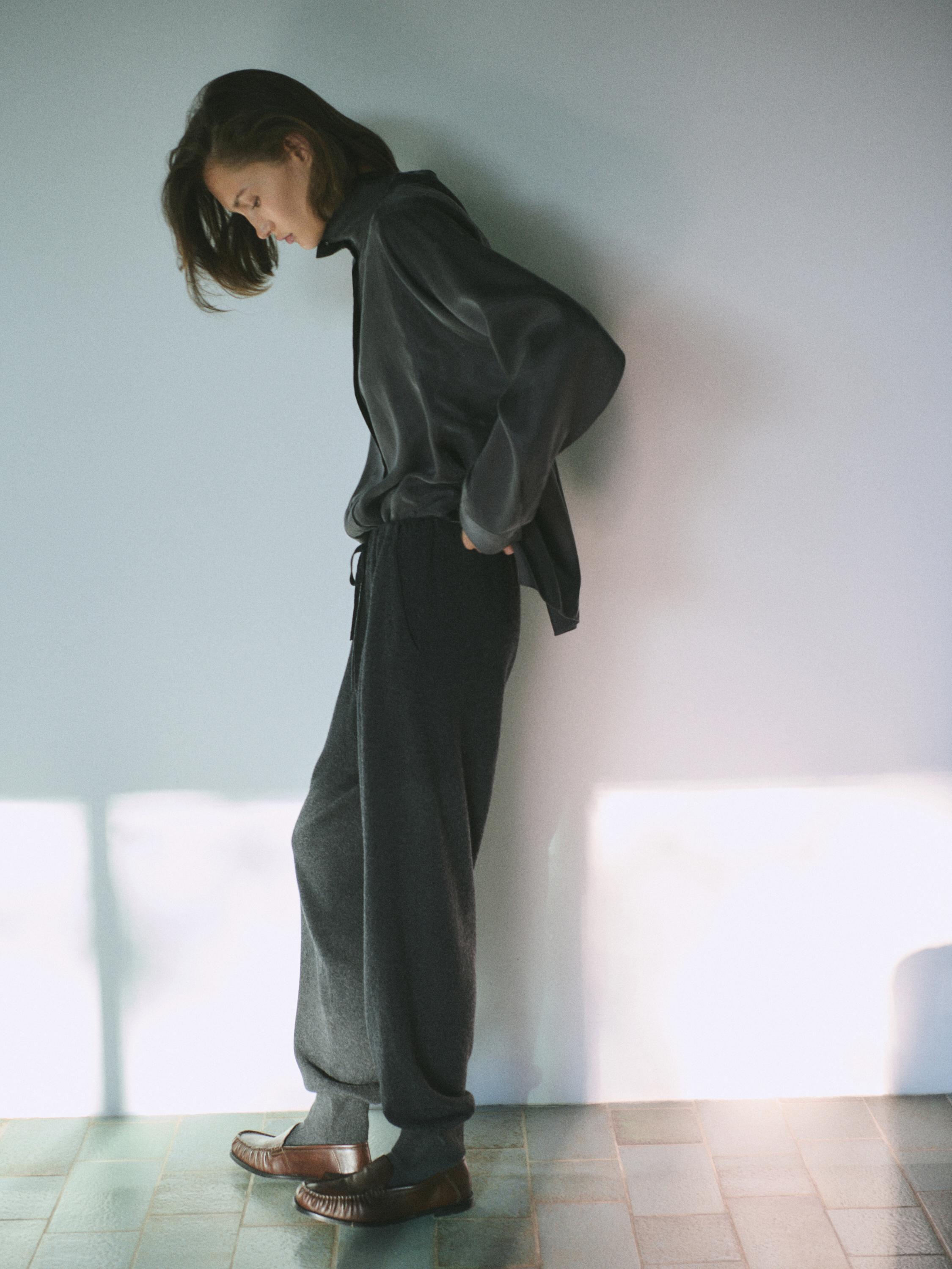 Flowing shirt with snap buttons