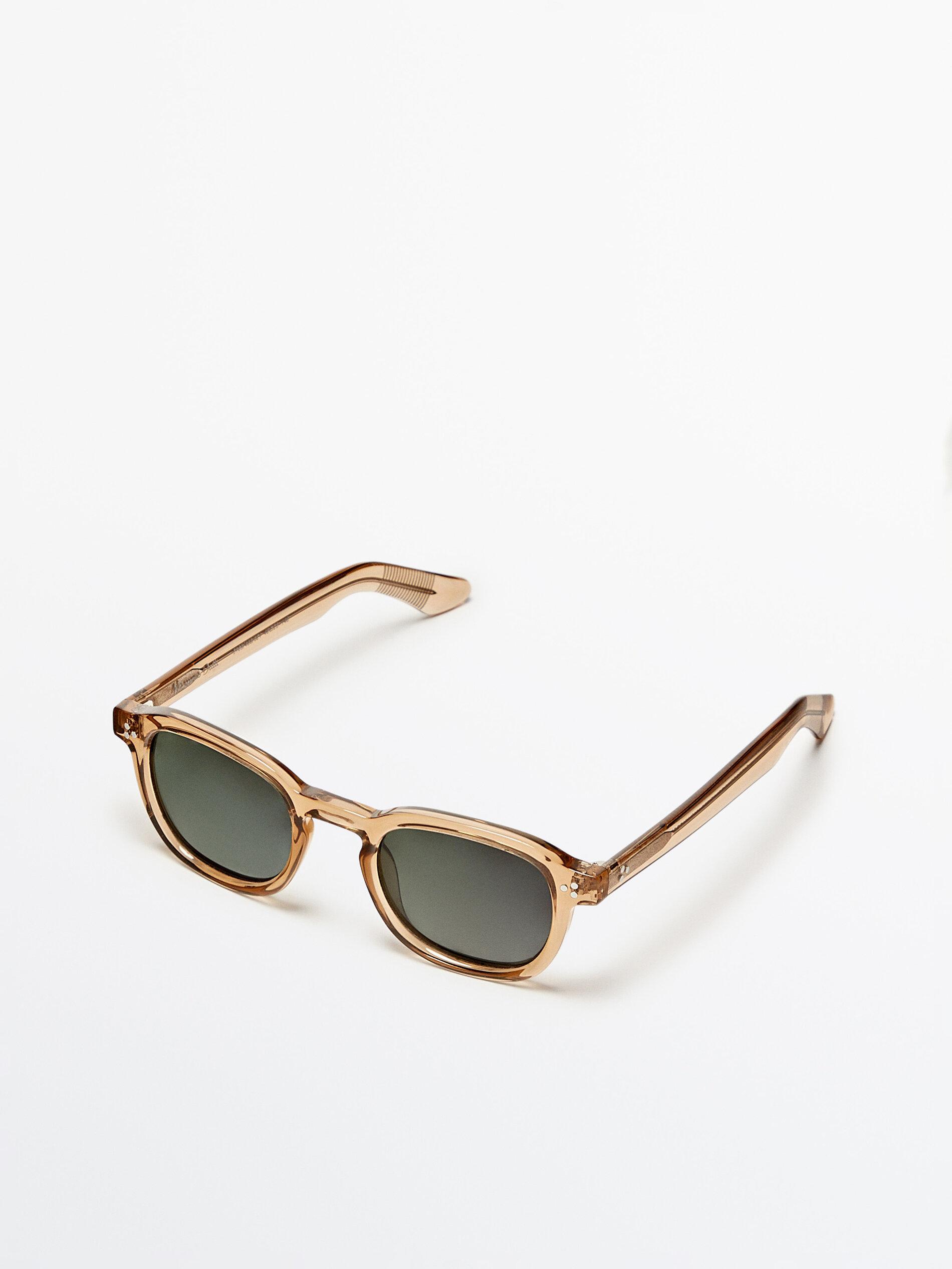 Lunettes de soleil translucides