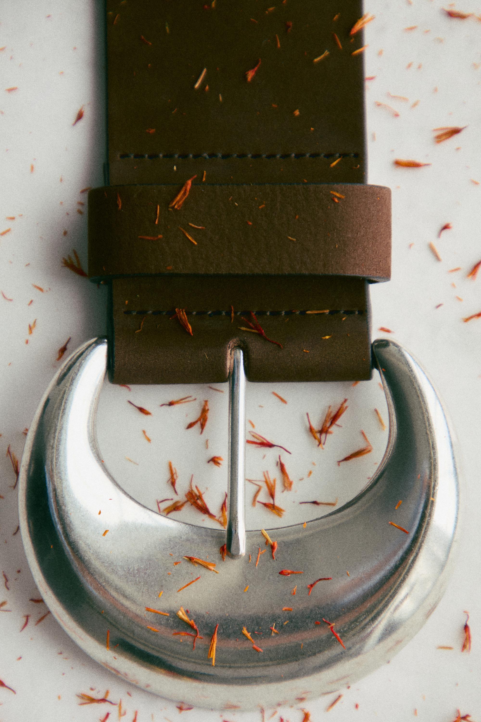 Nubuck leather belt with buckle detail