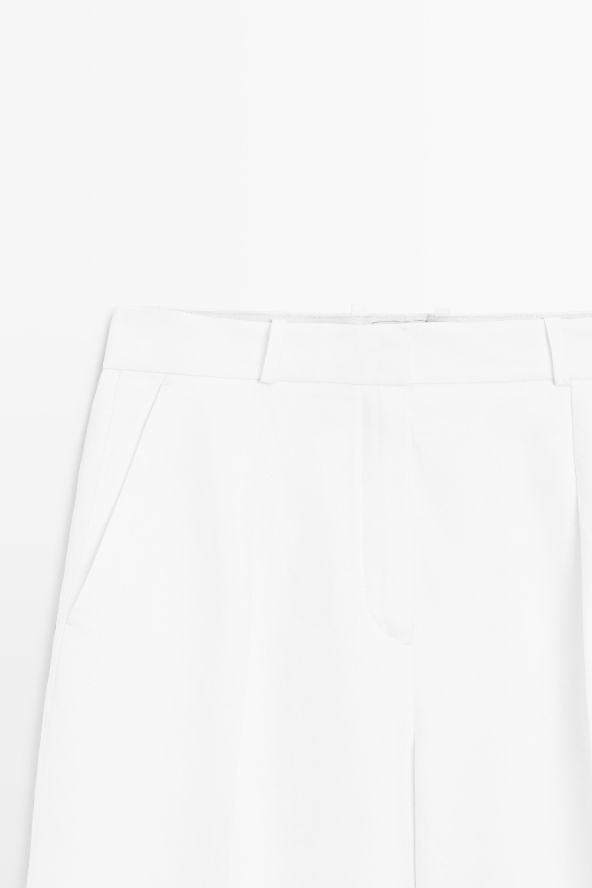 Long flowing Bermuda shorts - STUDIO — WHITE