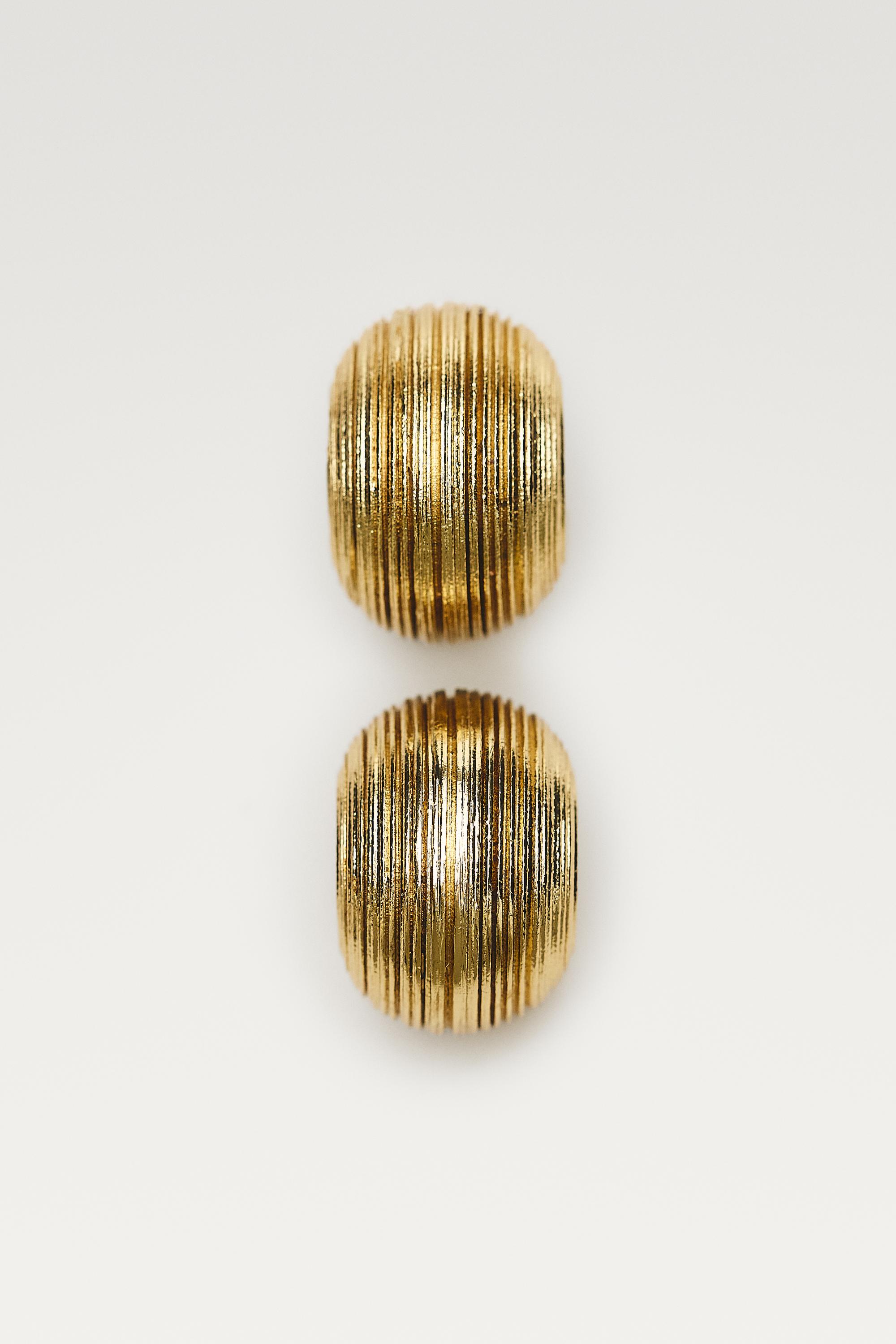 Raised design hoop earrings — GOLDEN