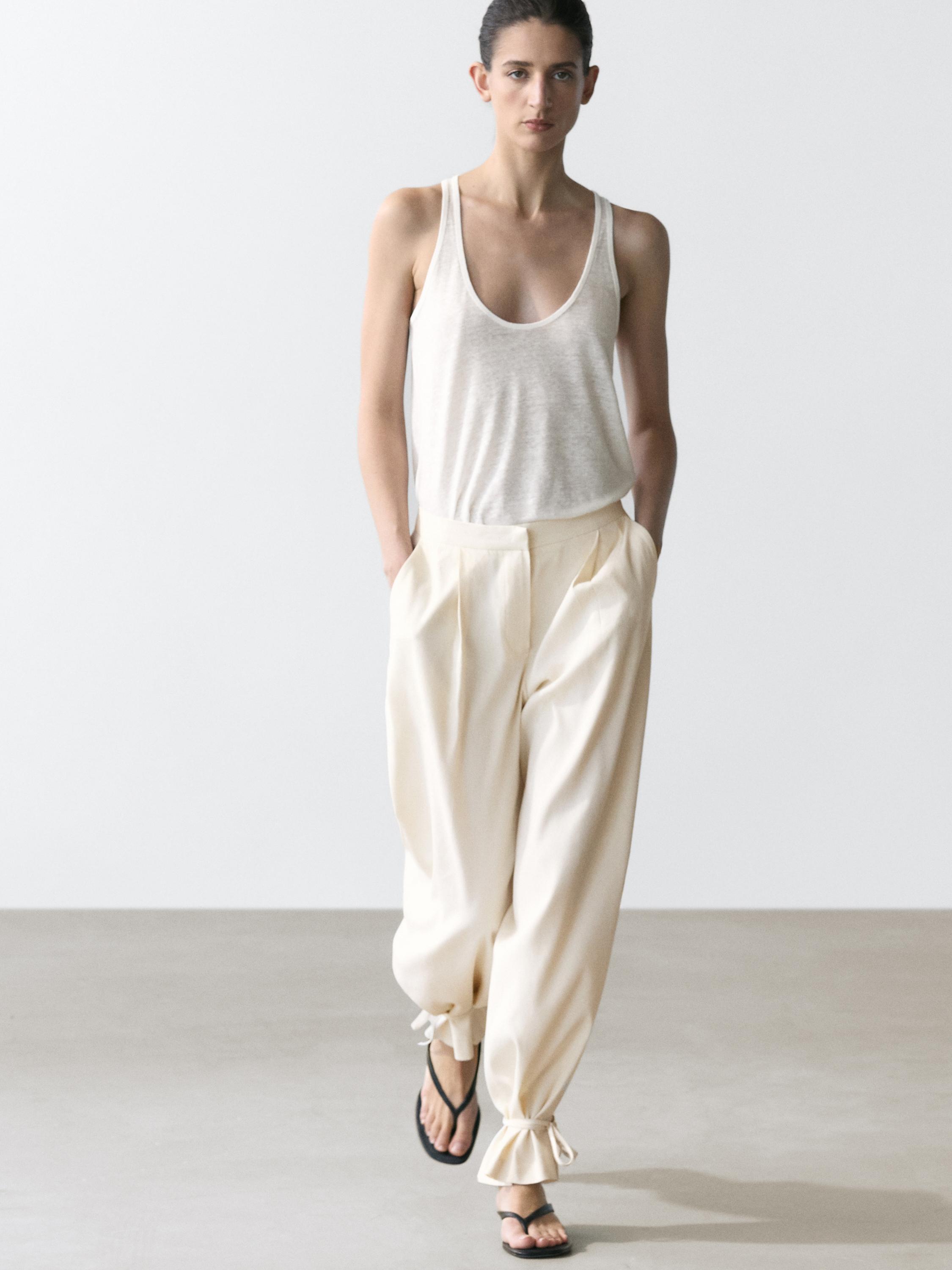 Flowing barrel fit trousers