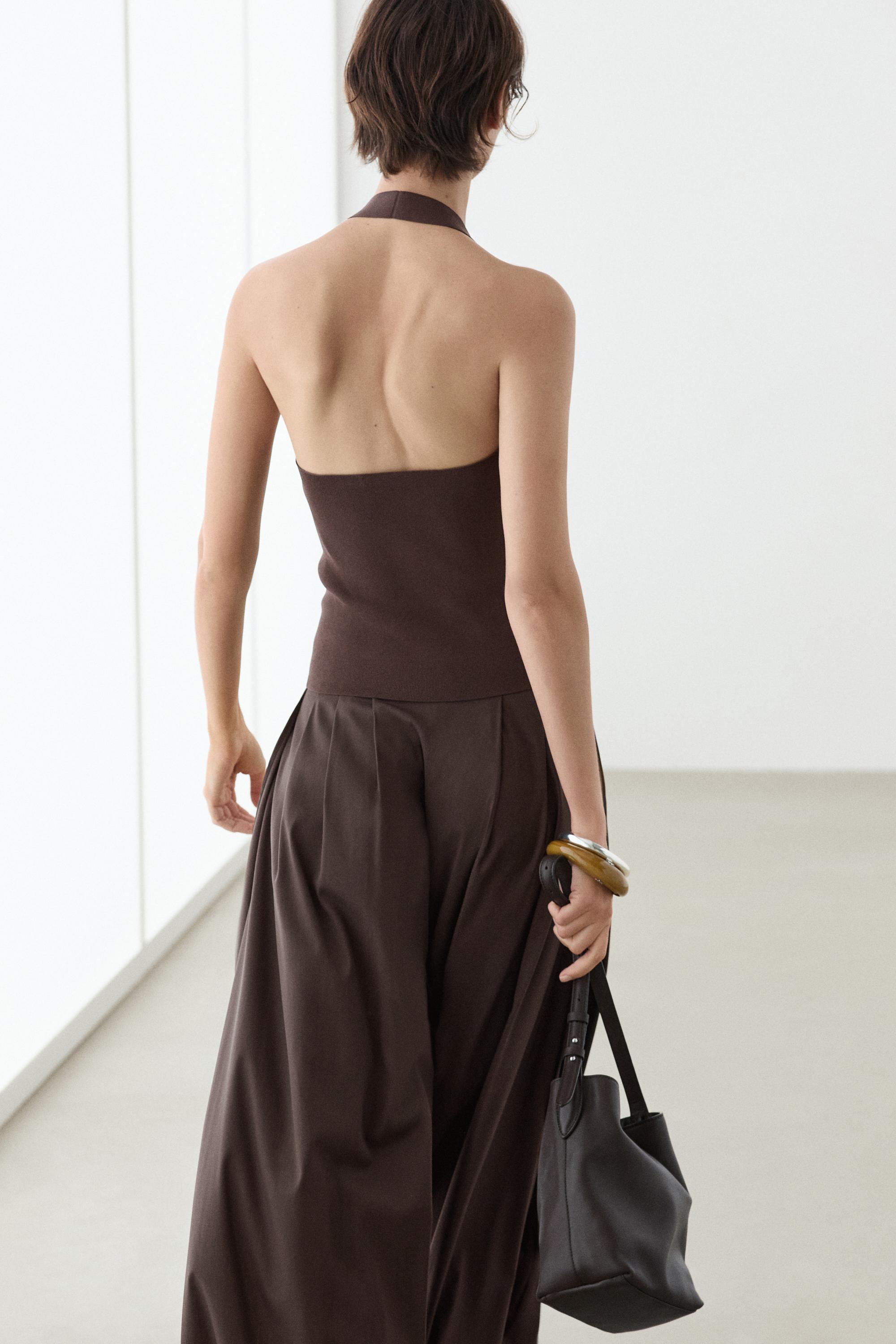 Fitted knit halter top — BROWN