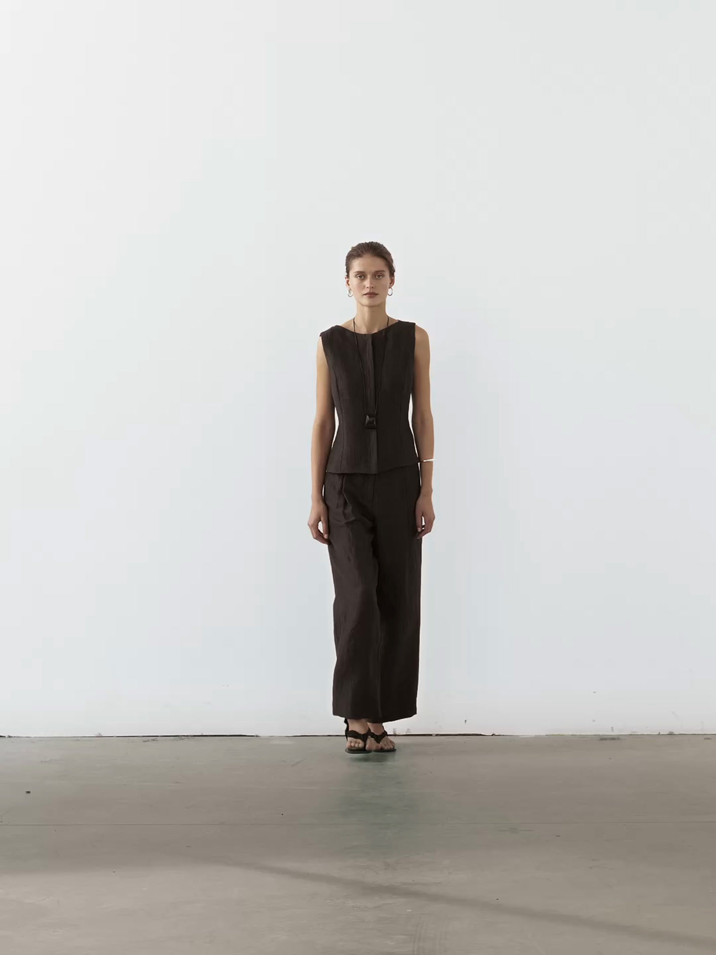 Linen blend round neck waistcoat