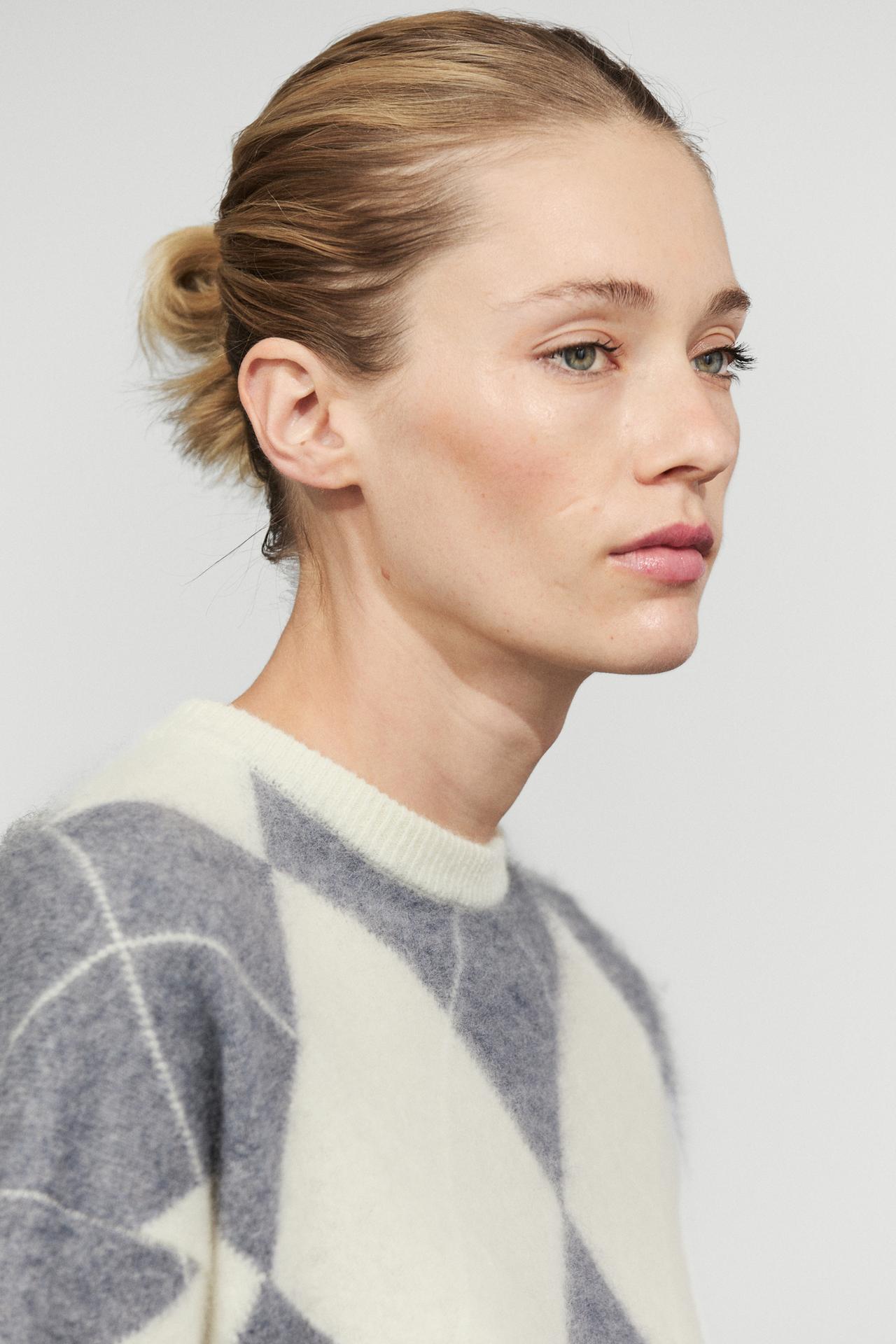 Wool blend argyle knit sweater — GREY