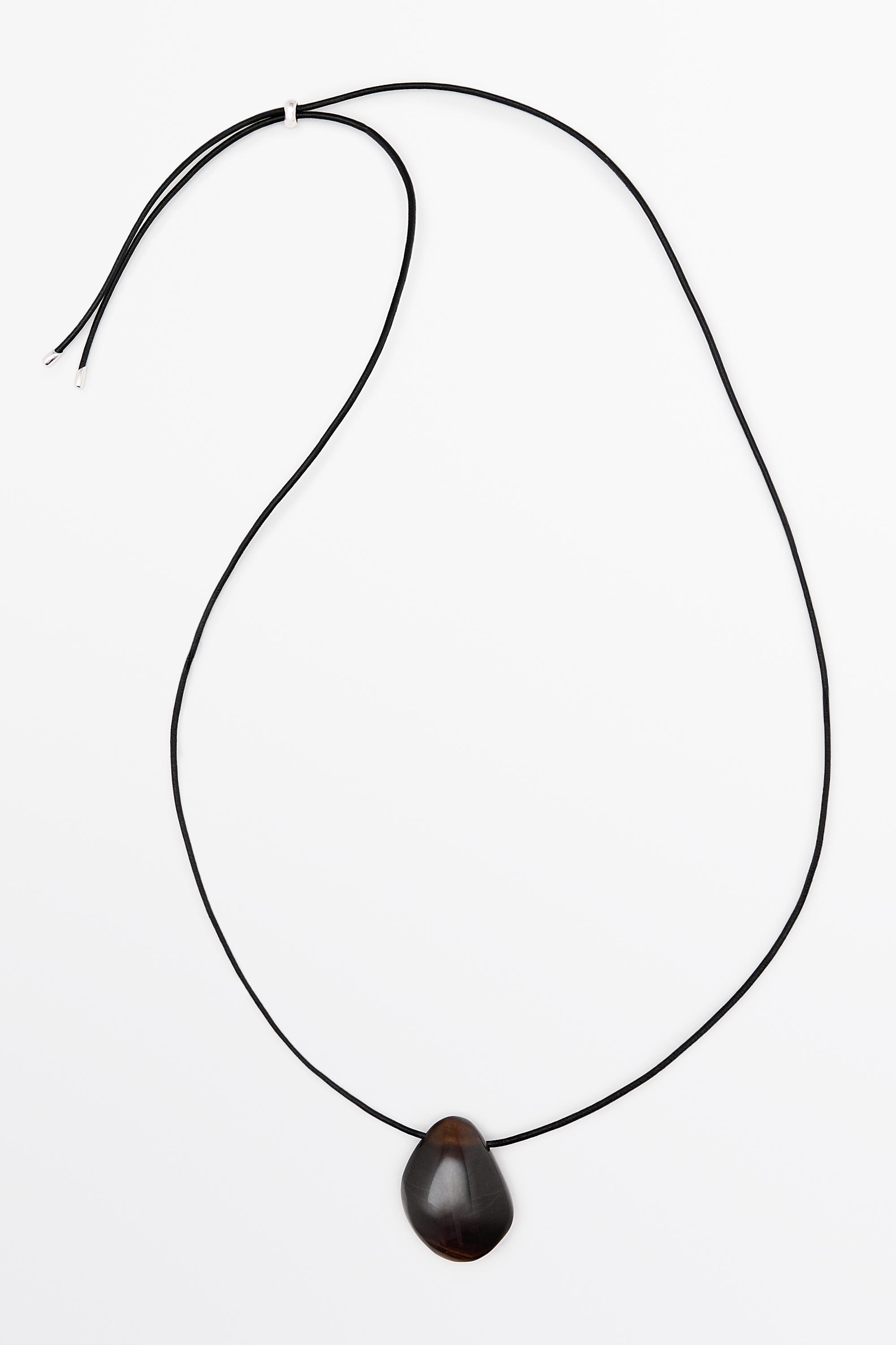 Collar pieza piedra