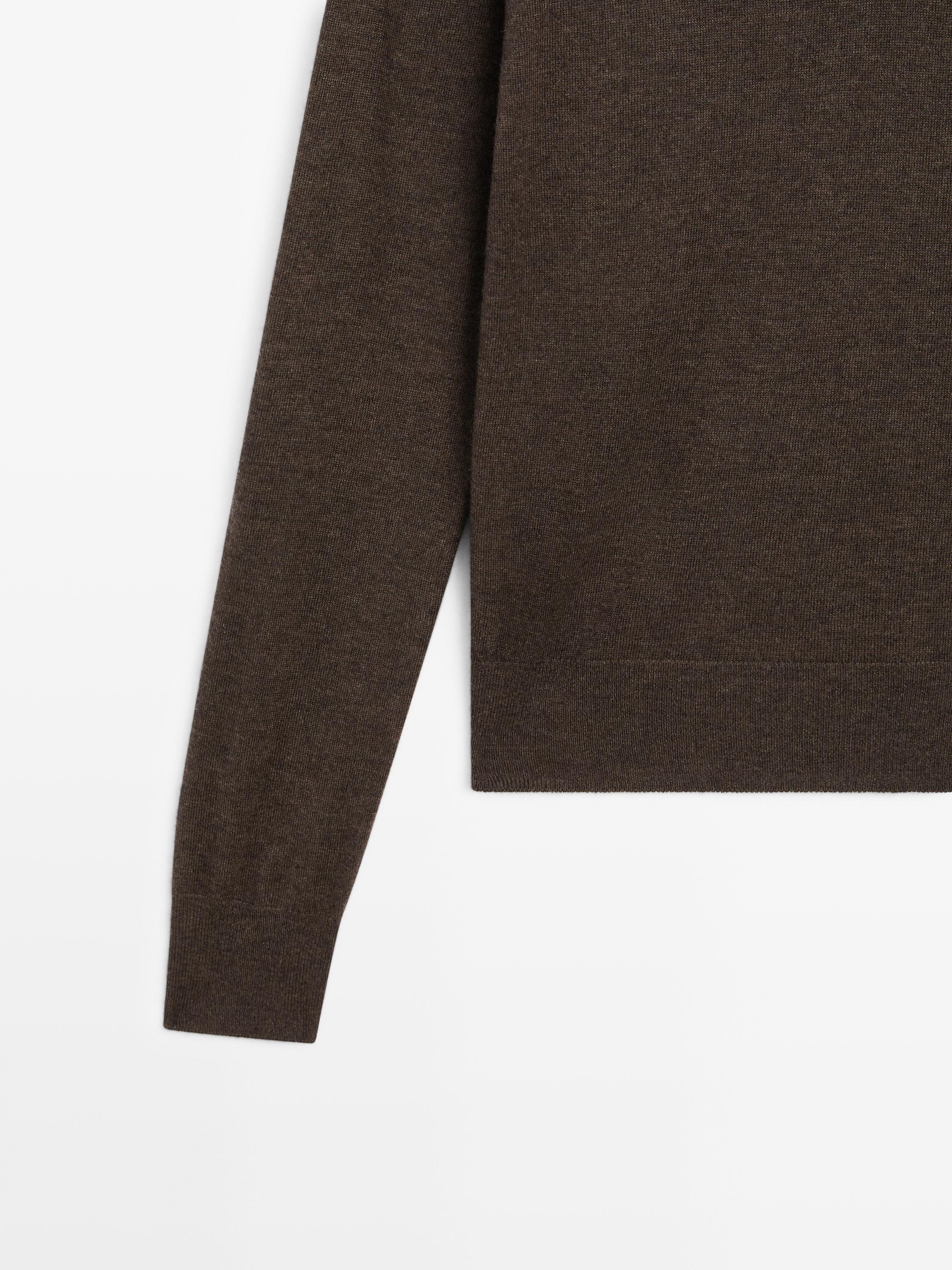 Pull laine en maille à col en V
