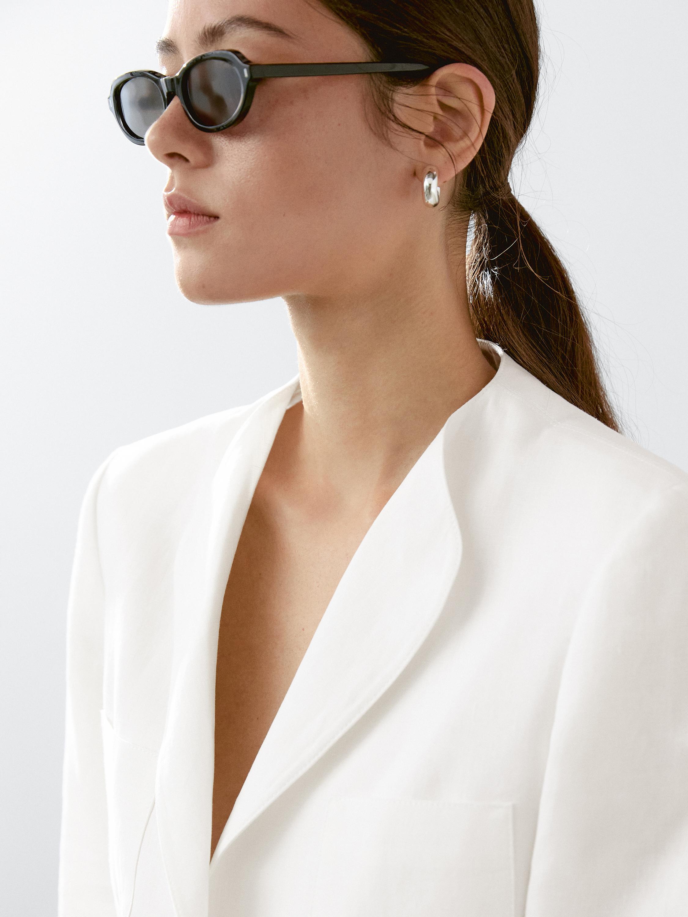 100% linen blazer with lapel detail