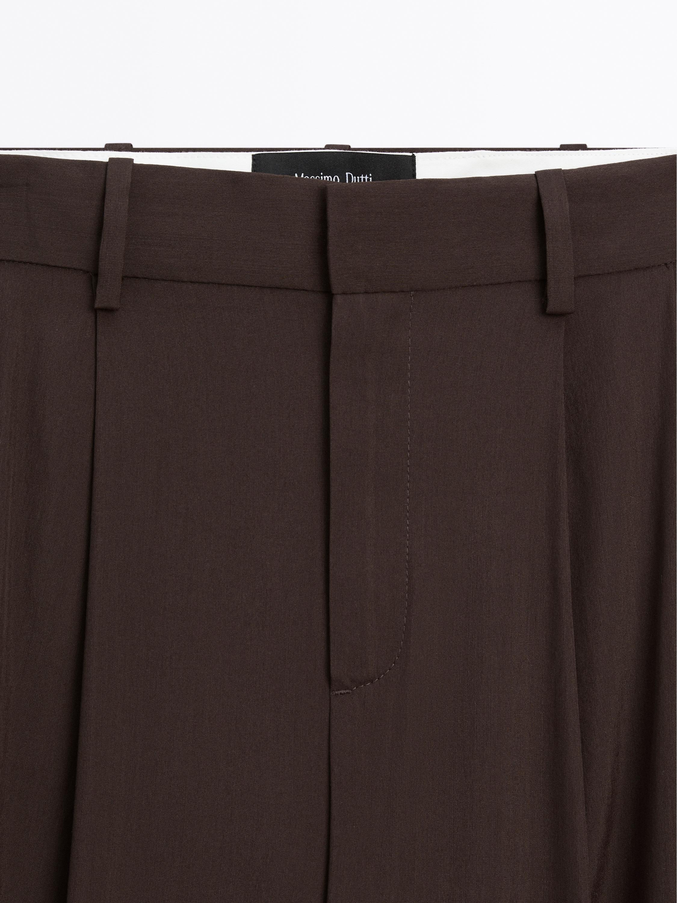 Flowing trousers with darts
