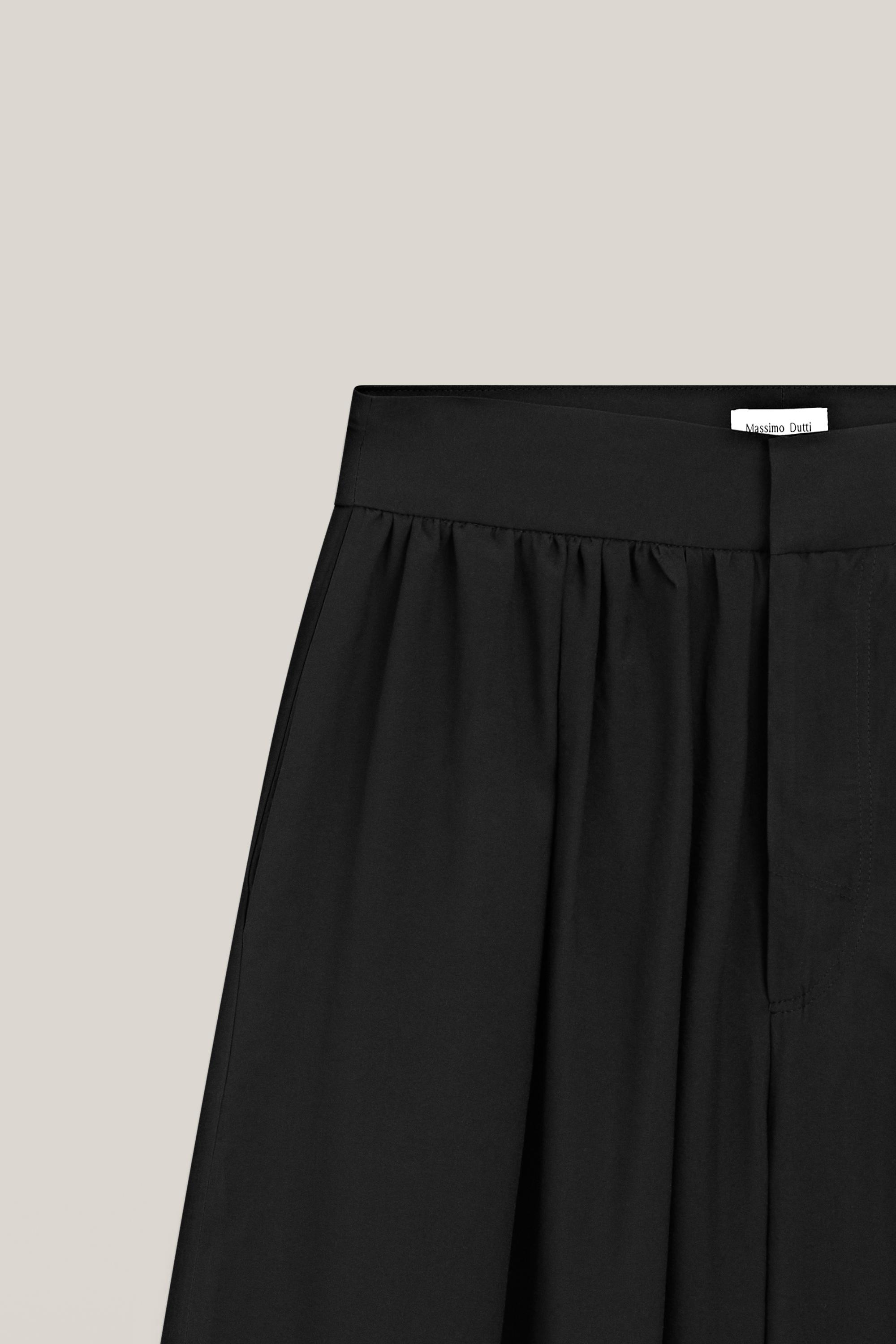 Culottes with pleated details - LIMITED EDITION — BLACK