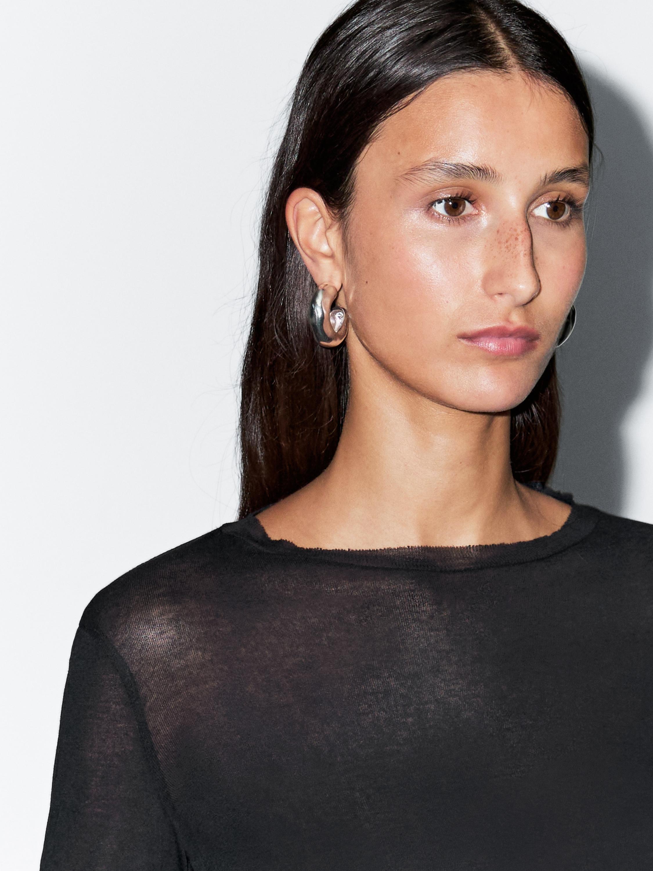 Lightweight t-shirt with collar detail