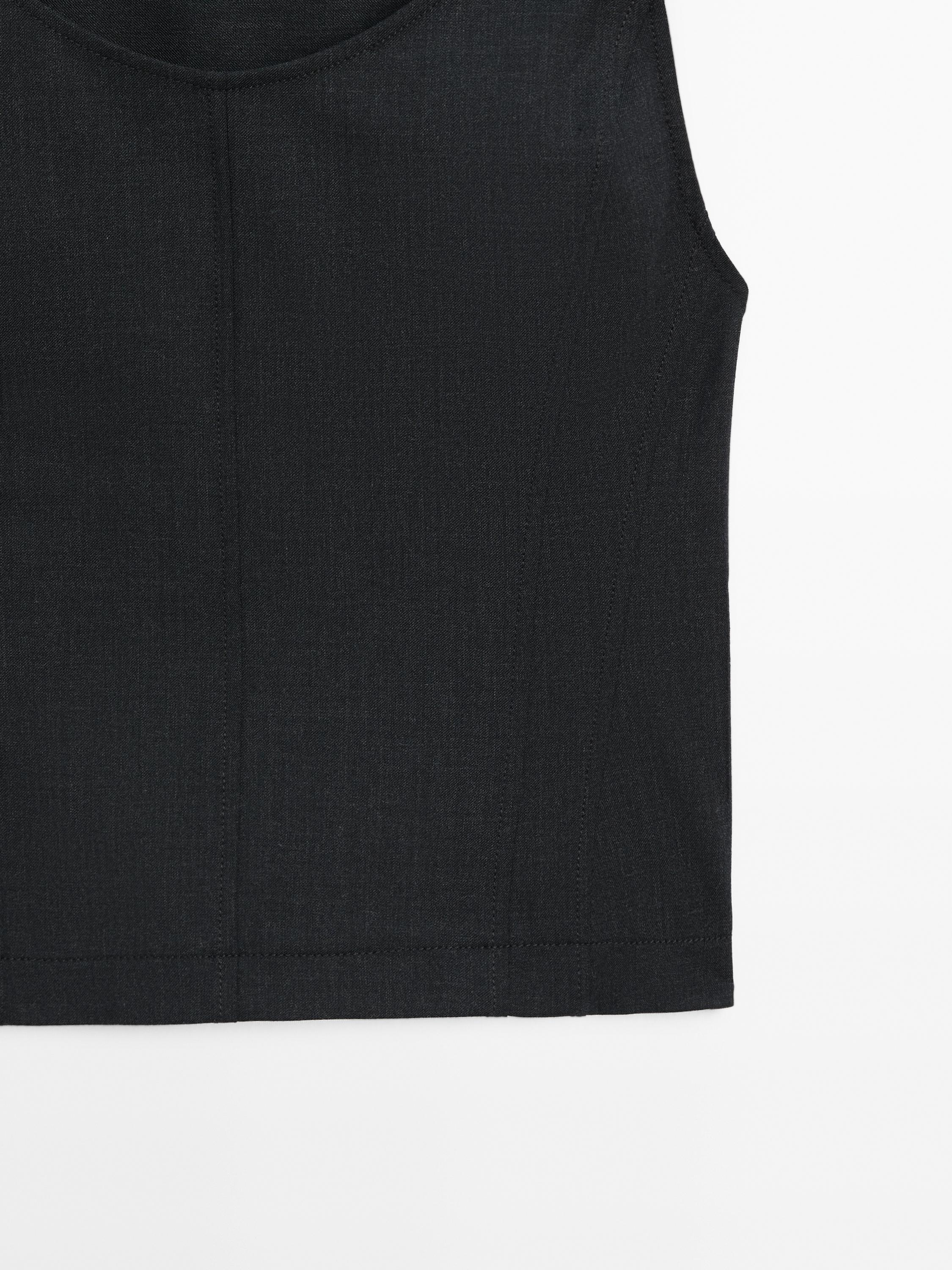Top stretch cu cusături decorative