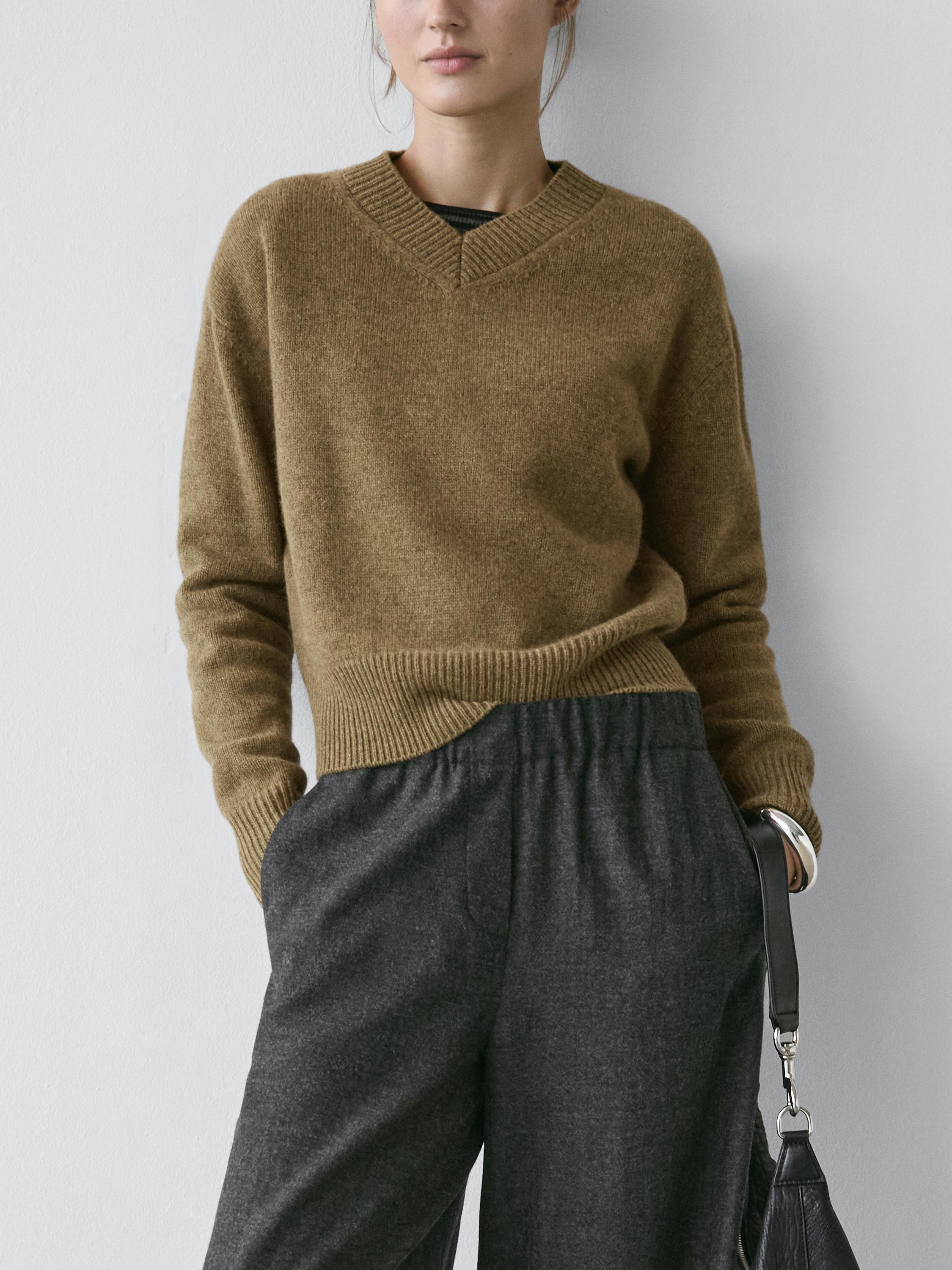 Wool V-neck knit sweater · Olive, Mink · Sweaters | Massimo Dutti