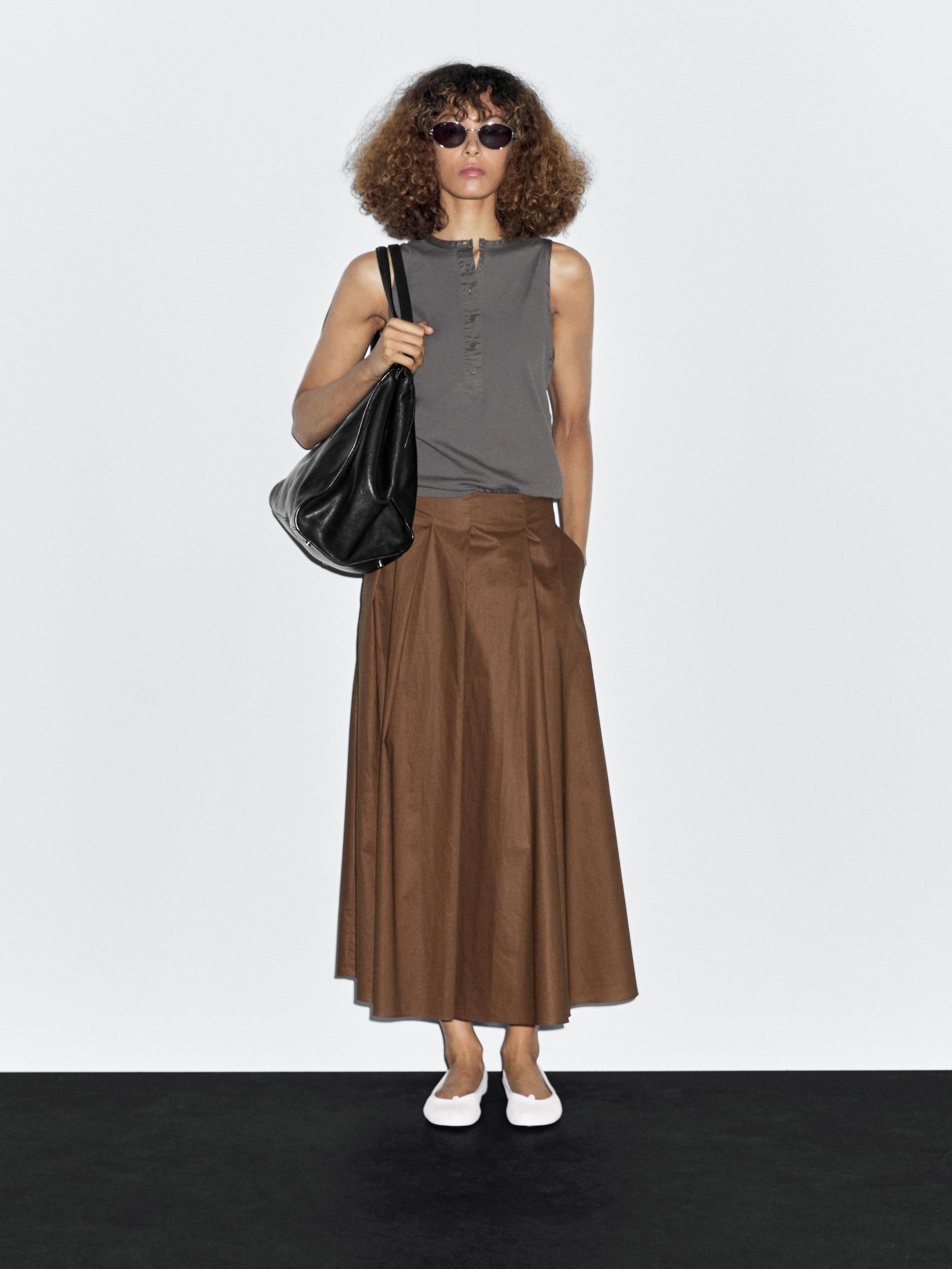 Top with contrast trim detail