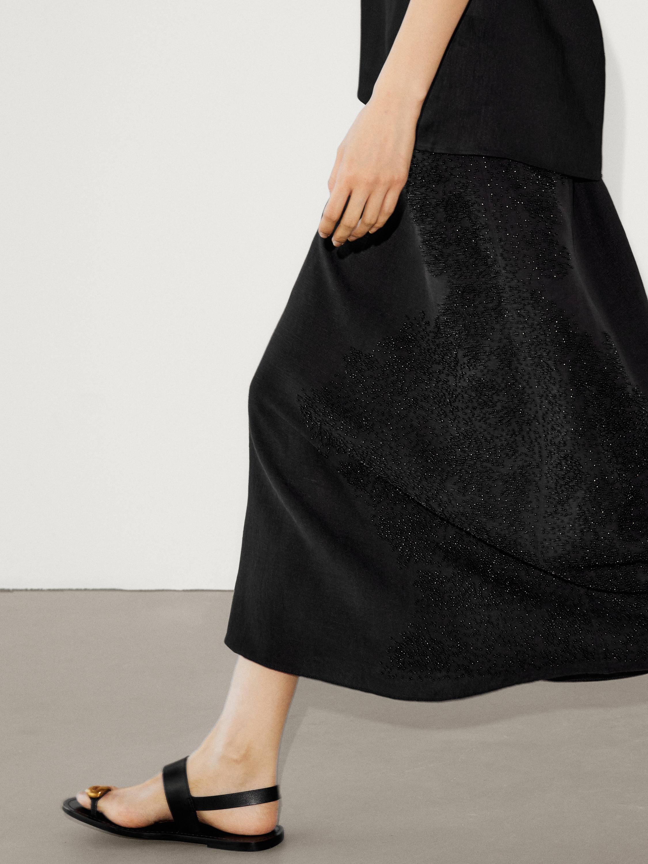 Midi skirt with embroidery