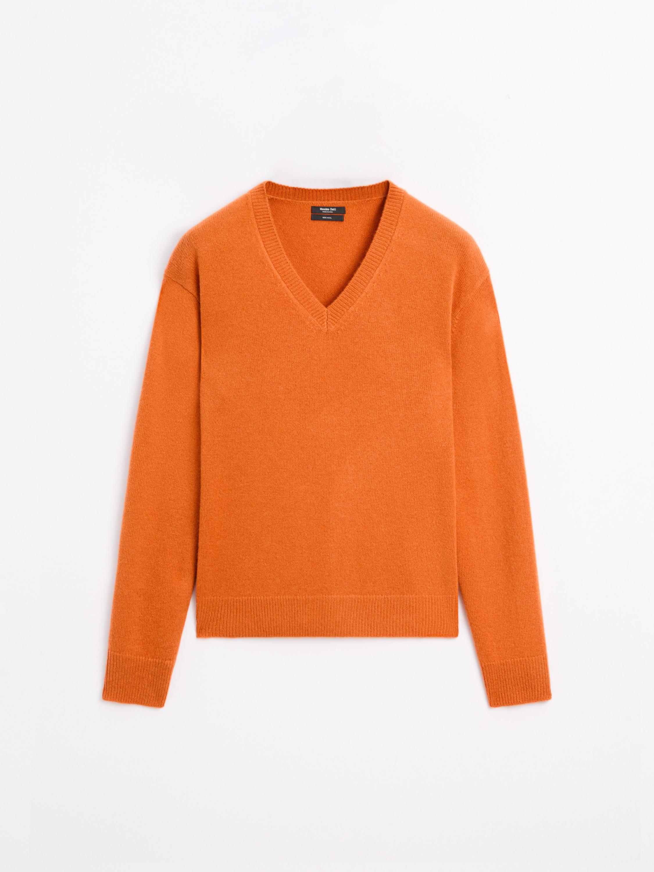 V-neck knitted jumper