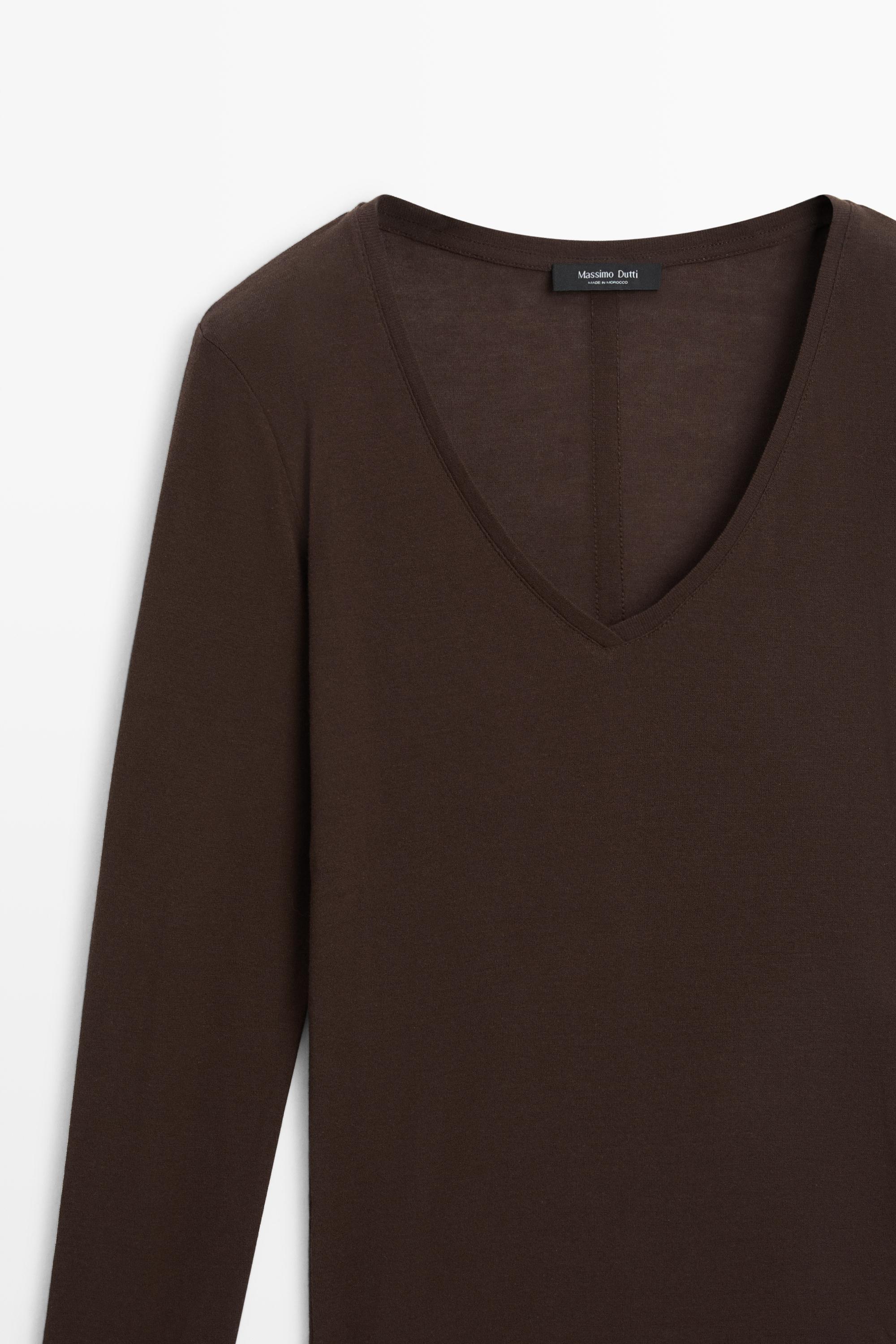 Slim fit long sleeve V-neck T-shirt — BROWN