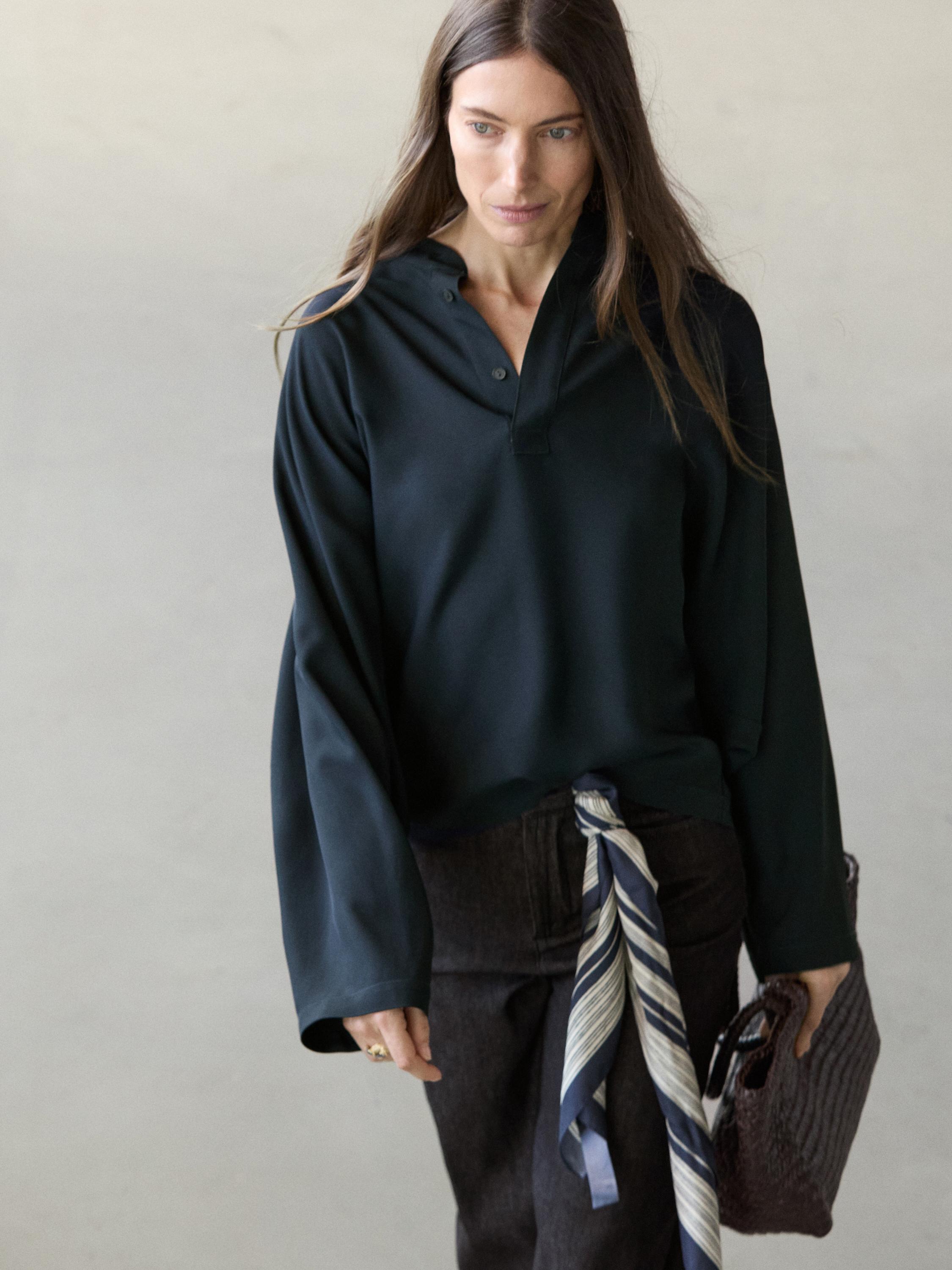 Flowing stand collar blouse — NAVY BLUE