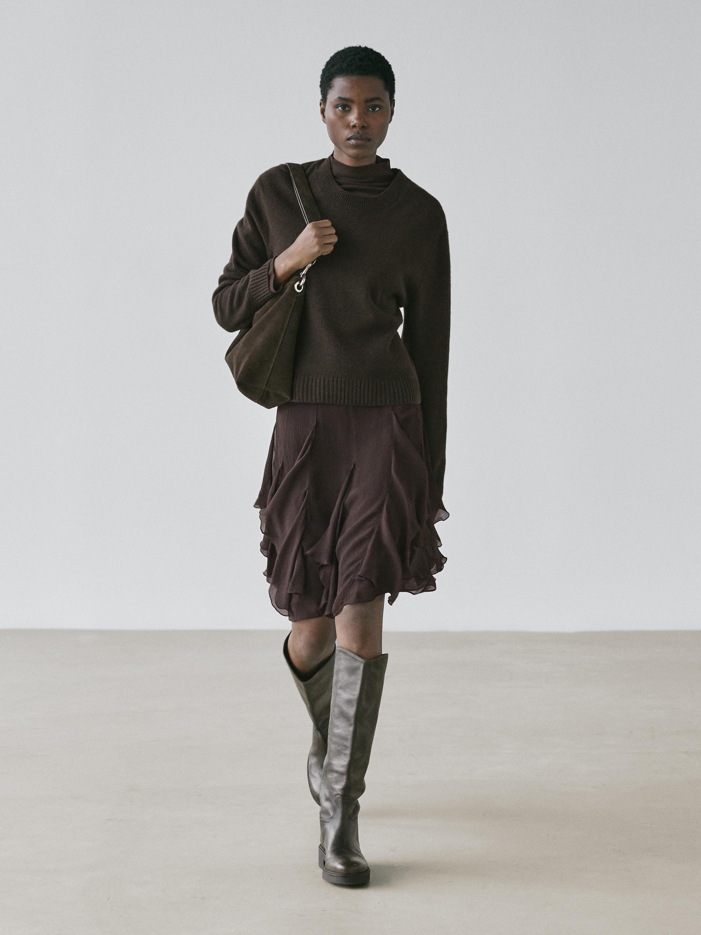 Asymmetric skirt with ruffles