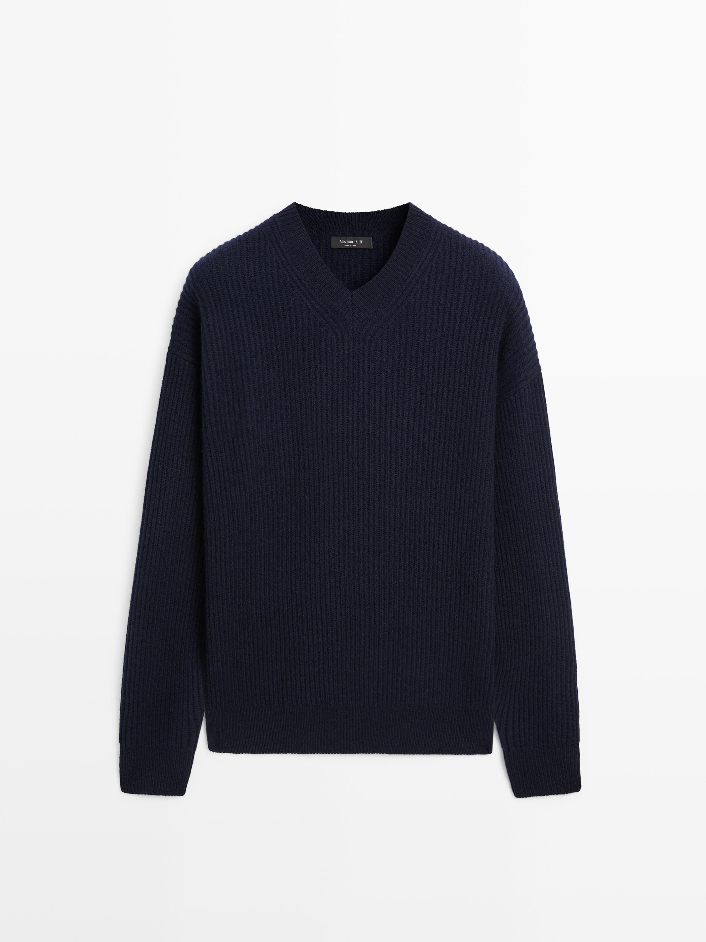 Wool blend knit V-neck jumper