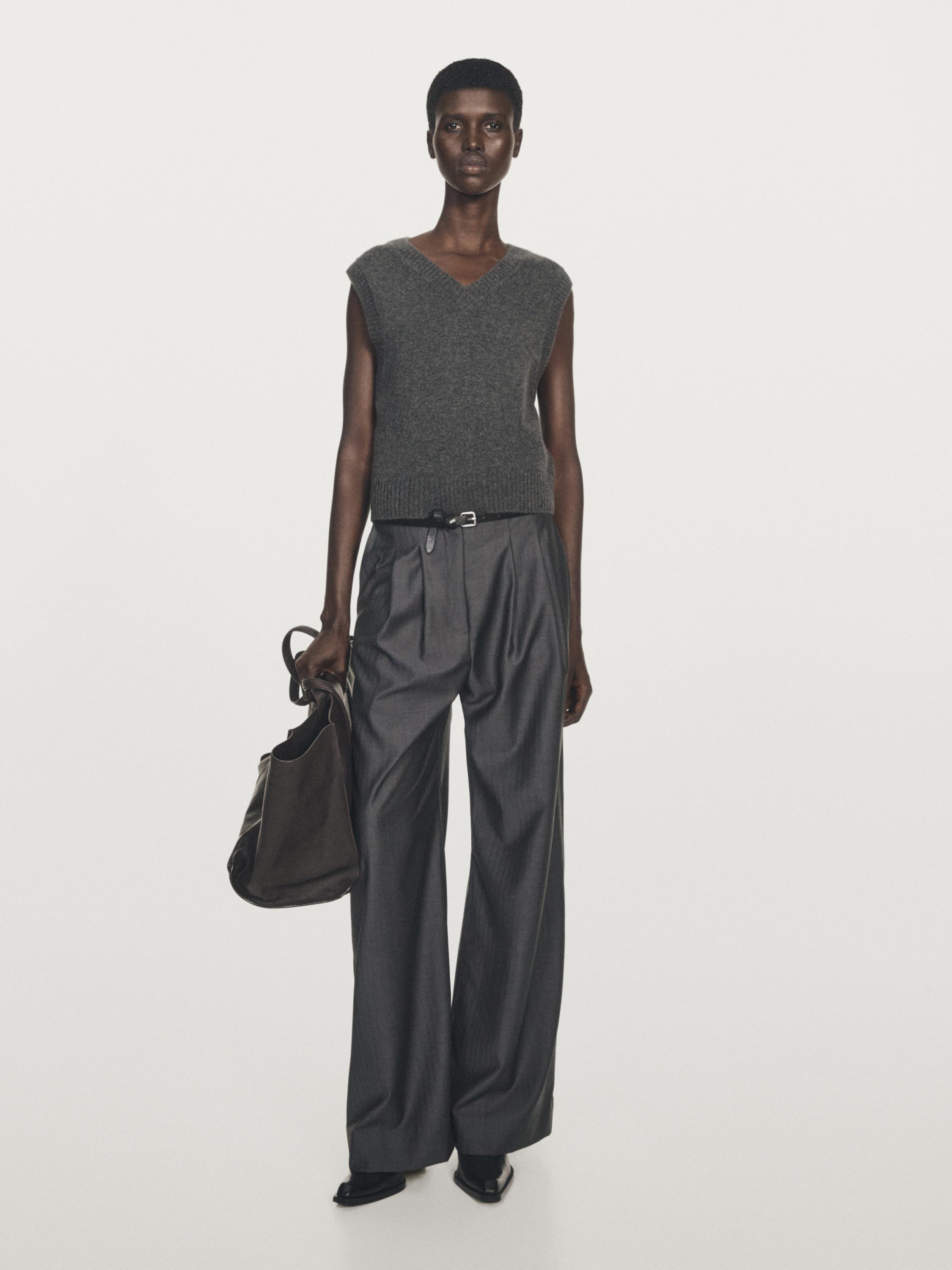 елек от 100% кашмир с шпиц деколте